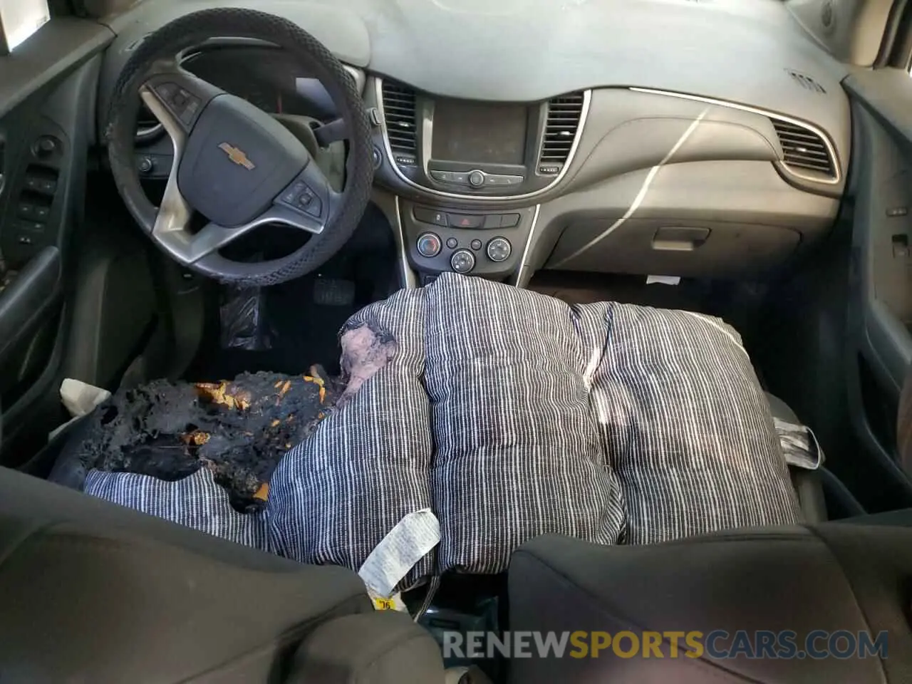 8 Photograph of a damaged car KL7CJPSB0KB896368 CHEVROLET TRAX 2019
