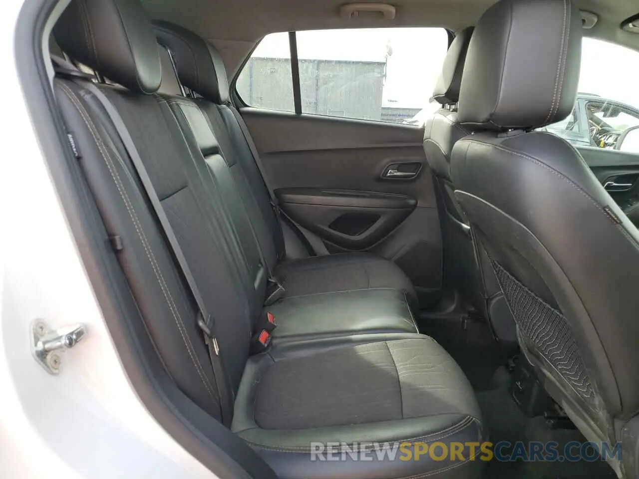 11 Photograph of a damaged car KL7CJPSB0KB920880 CHEVROLET TRAX 2019
