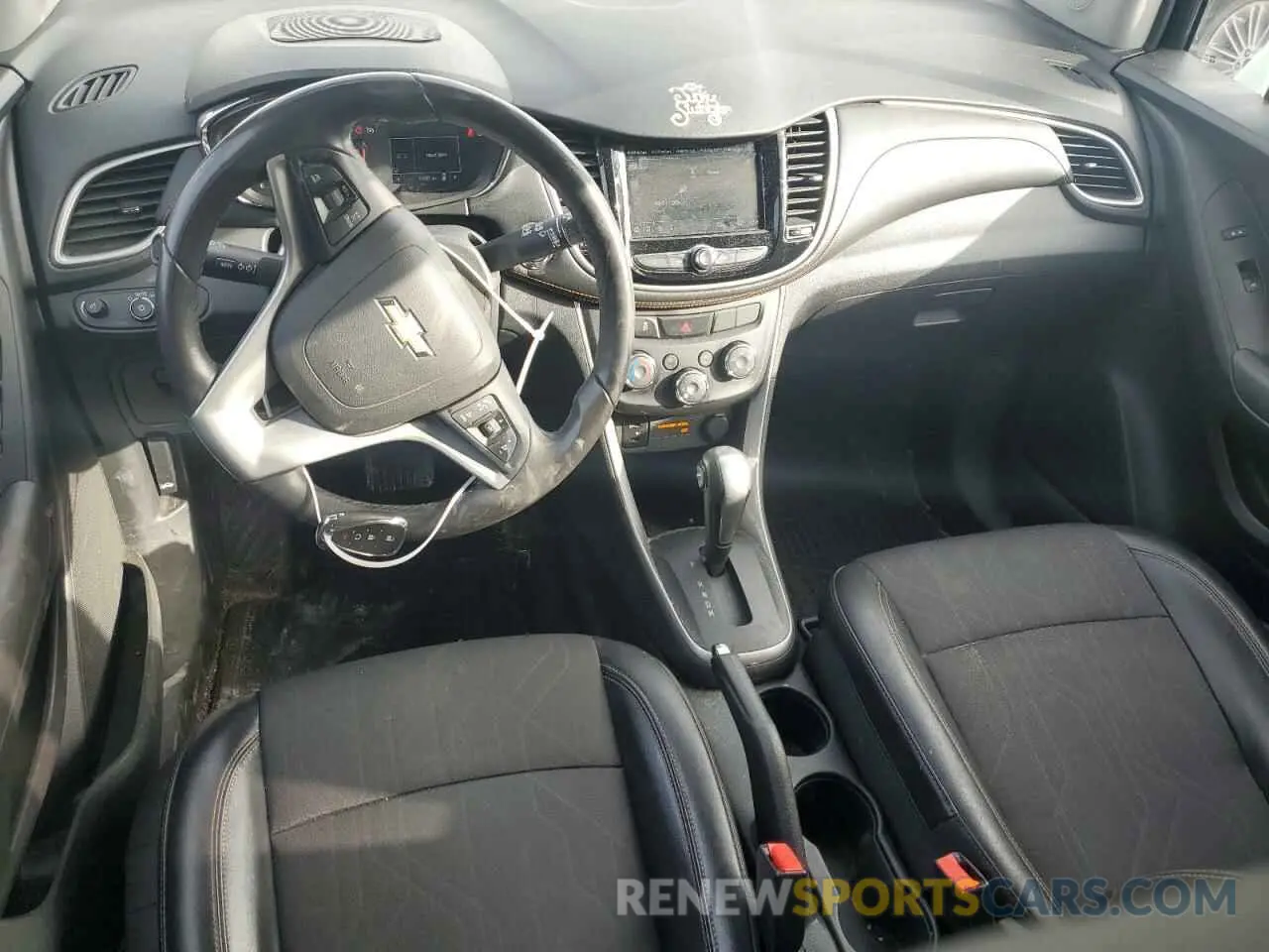 8 Photograph of a damaged car KL7CJPSB1KB719280 CHEVROLET TRAX 2019