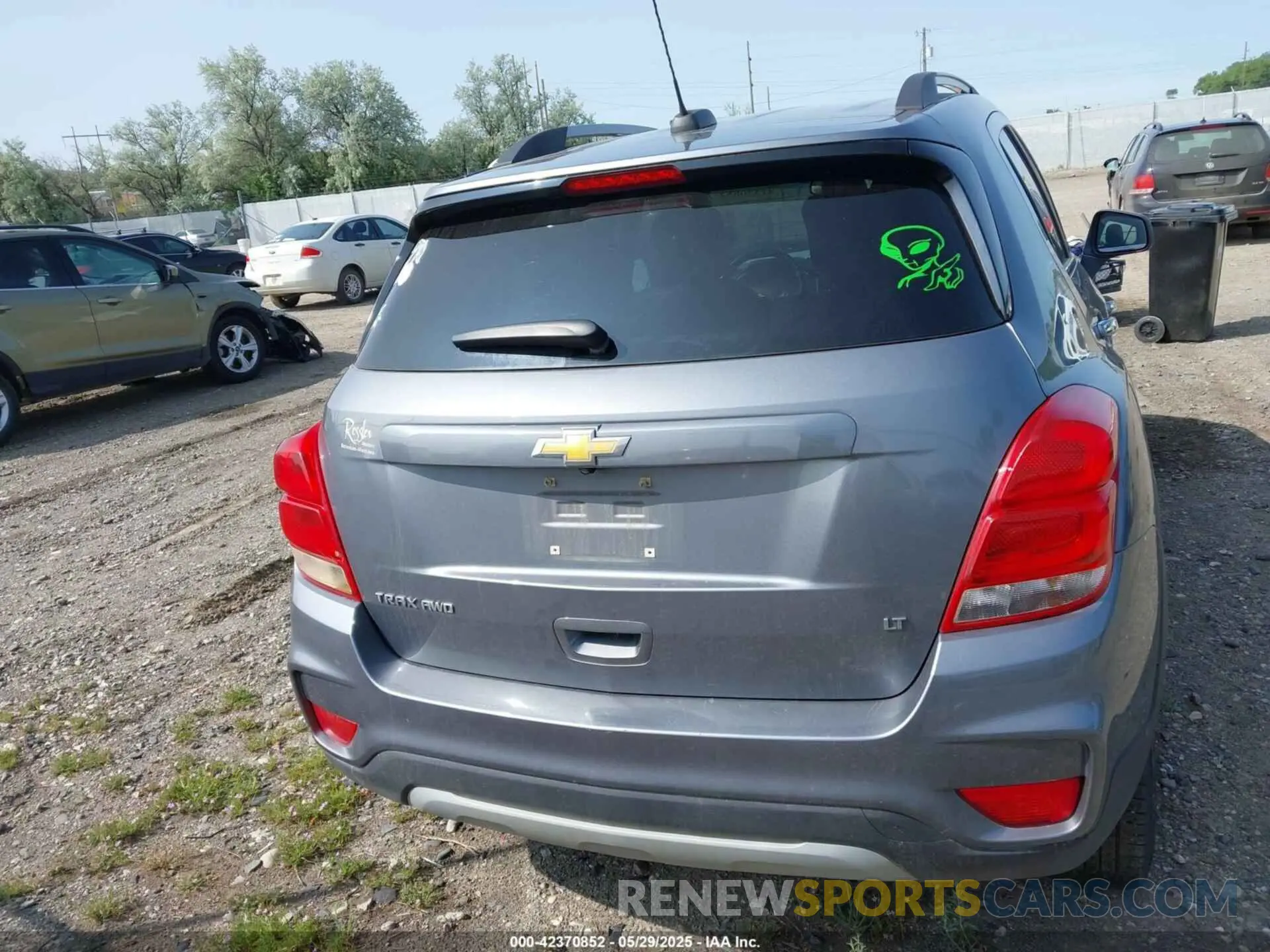 16 Photograph of a damaged car KL7CJPSB1KB744101 CHEVROLET TRAX 2019