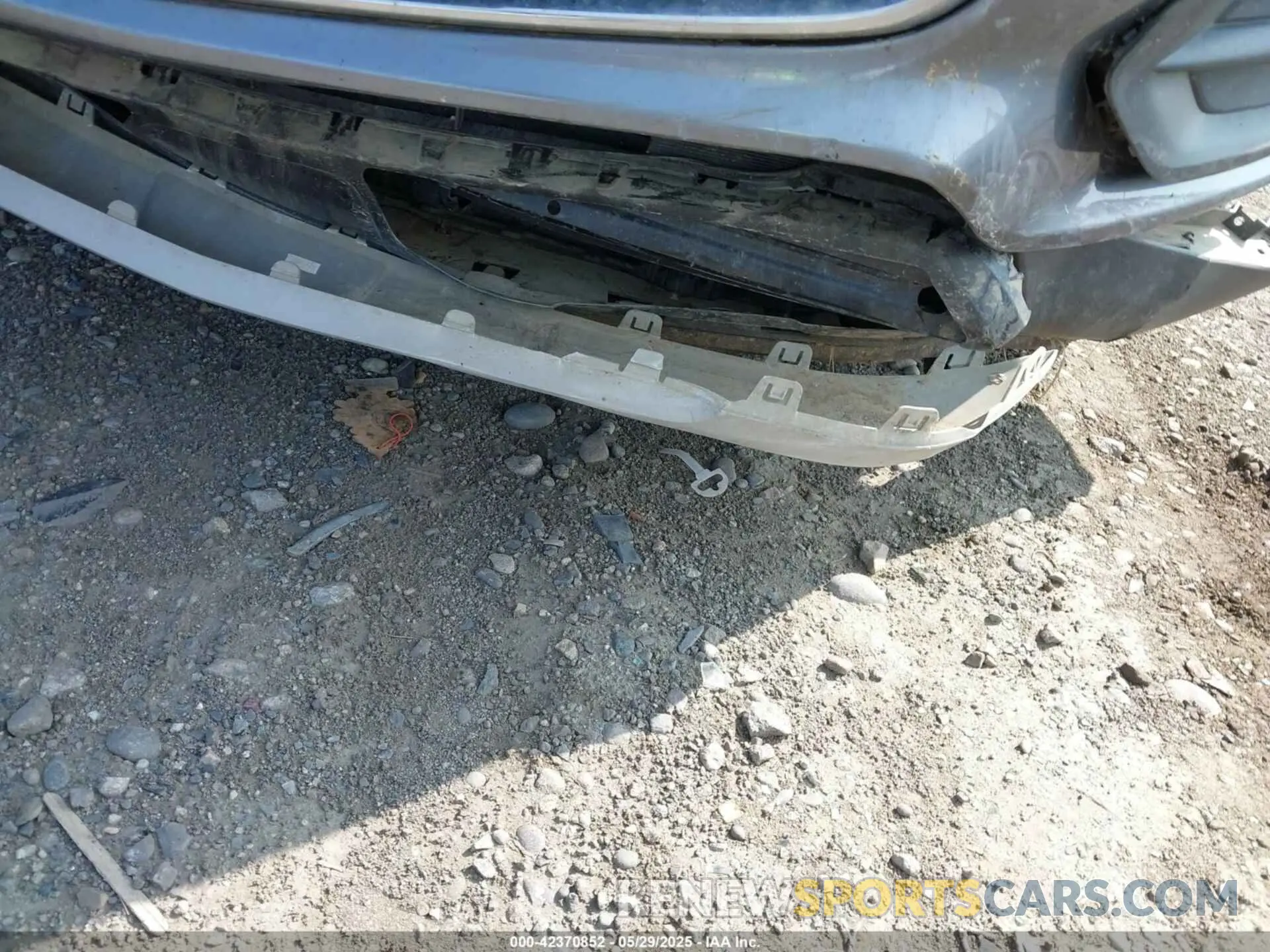 17 Photograph of a damaged car KL7CJPSB1KB744101 CHEVROLET TRAX 2019