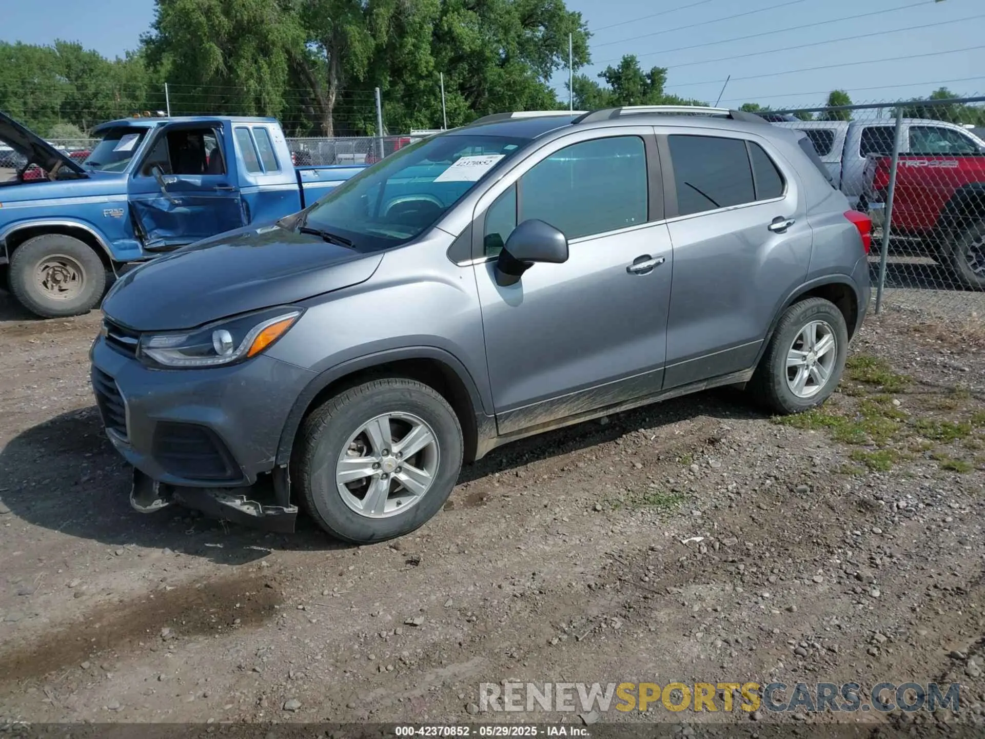 2 Photograph of a damaged car KL7CJPSB1KB744101 CHEVROLET TRAX 2019