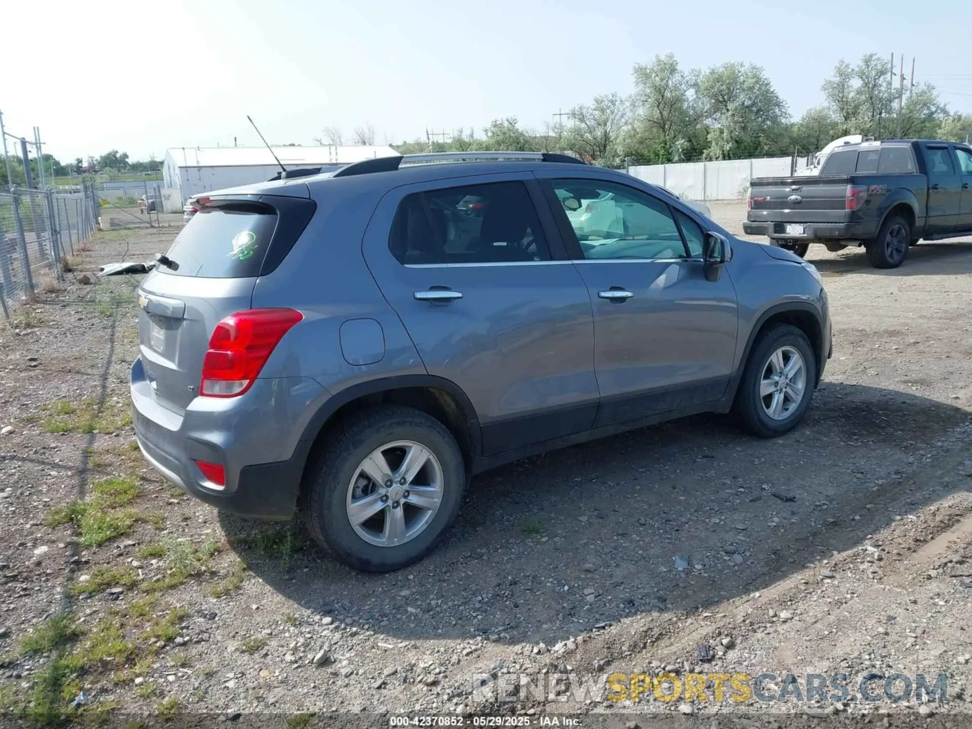 4 Photograph of a damaged car KL7CJPSB1KB744101 CHEVROLET TRAX 2019