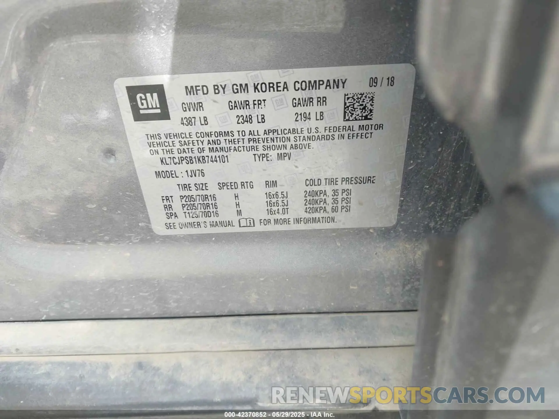 9 Photograph of a damaged car KL7CJPSB1KB744101 CHEVROLET TRAX 2019