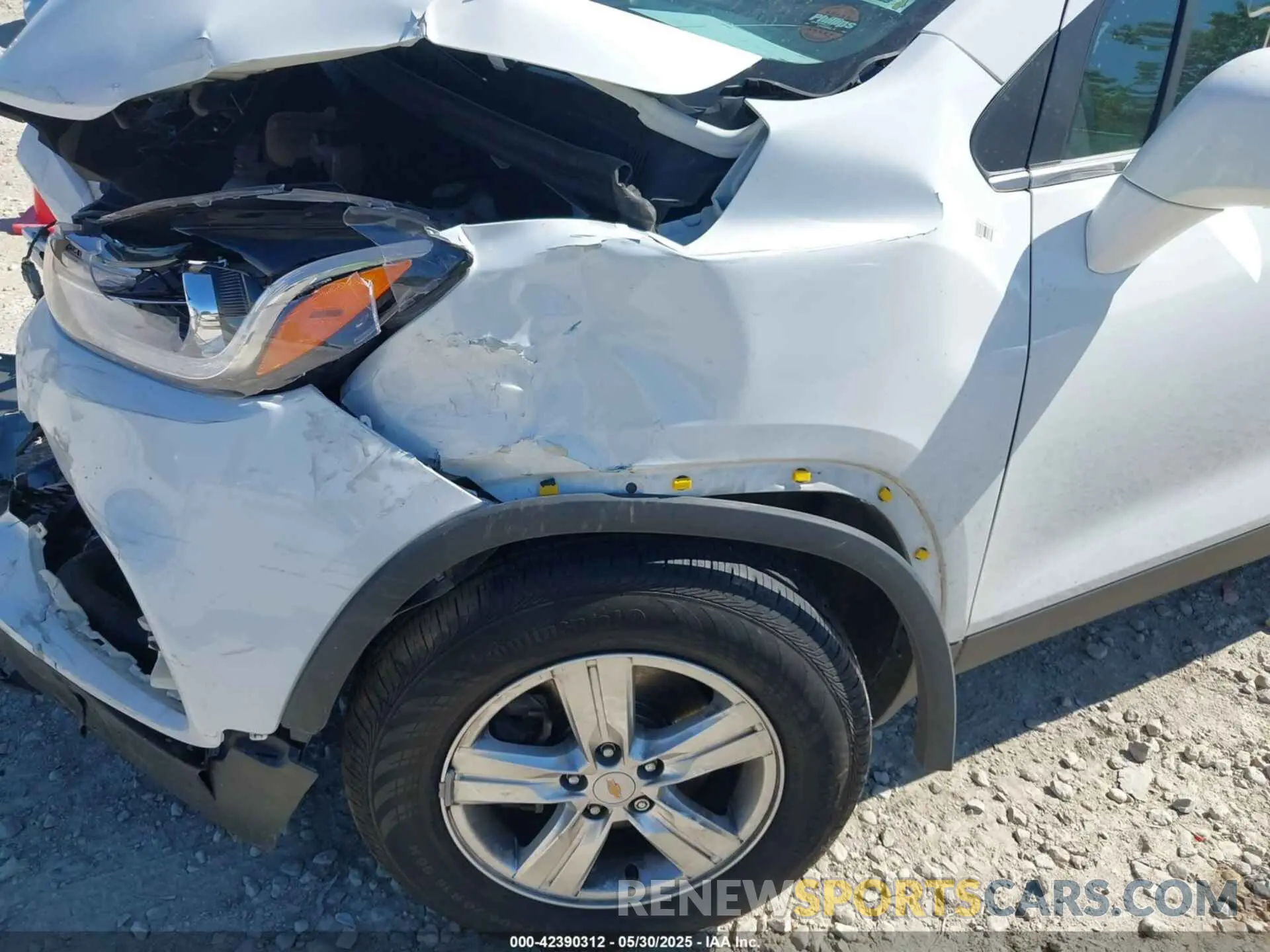 16 Photograph of a damaged car KL7CJPSB1KB861774 CHEVROLET TRAX 2019