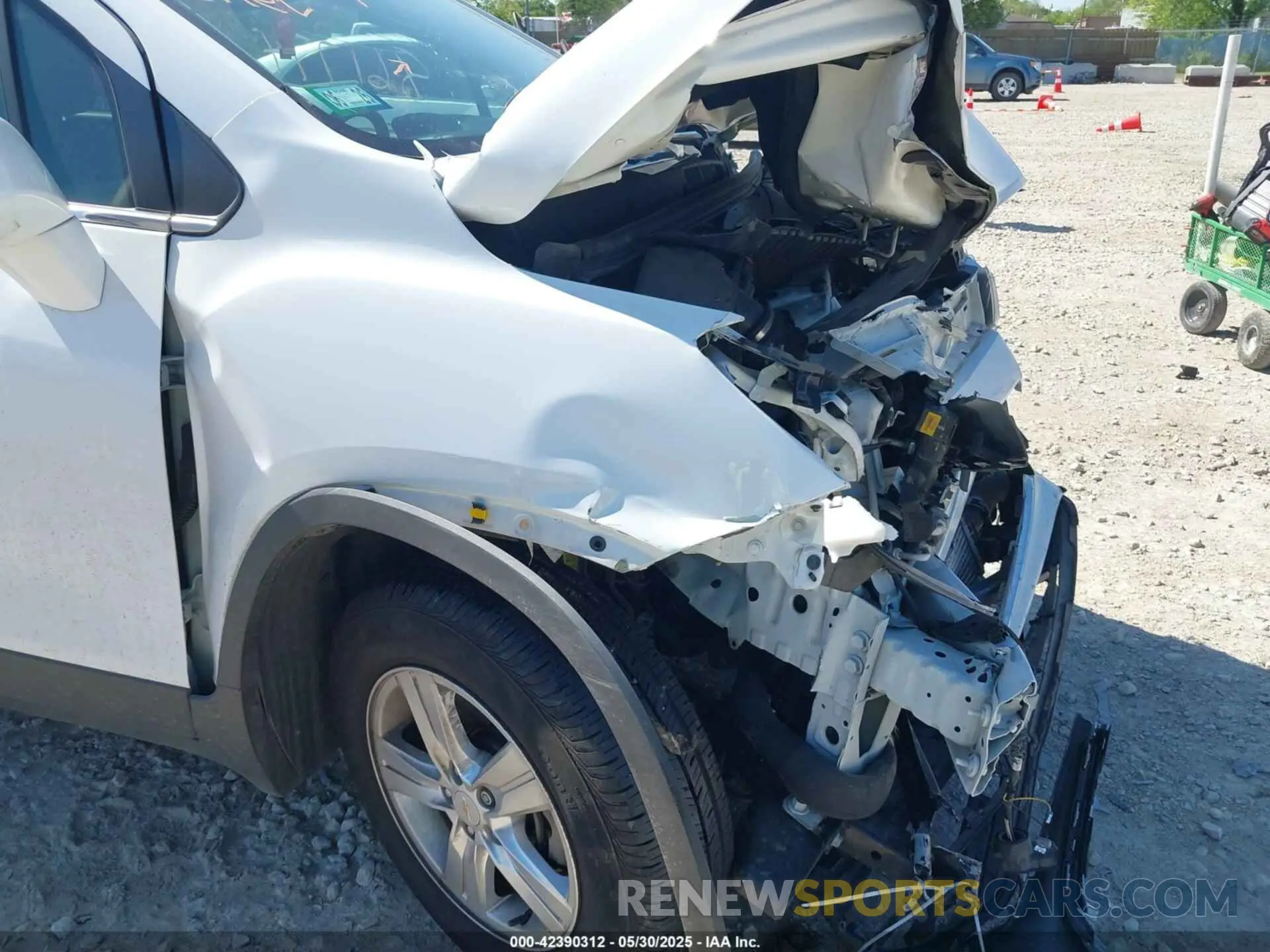 17 Photograph of a damaged car KL7CJPSB1KB861774 CHEVROLET TRAX 2019