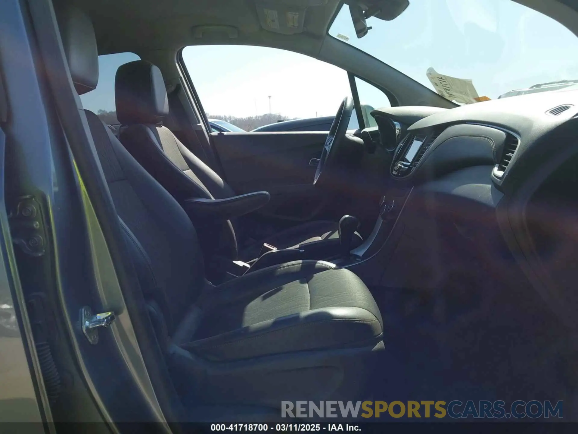 5 Photograph of a damaged car KL7CJPSB1KB901450 CHEVROLET TRAX 2019