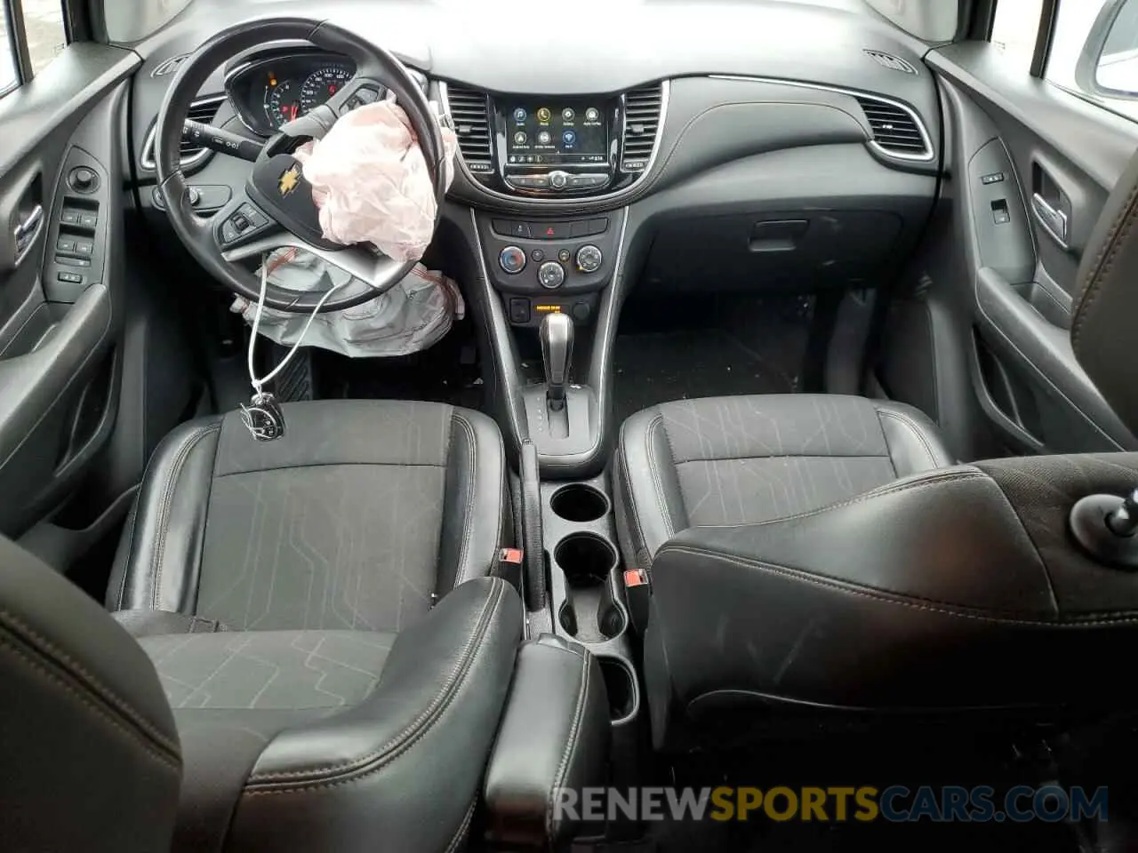 8 Photograph of a damaged car KL7CJPSB1KB926719 CHEVROLET TRAX 2019