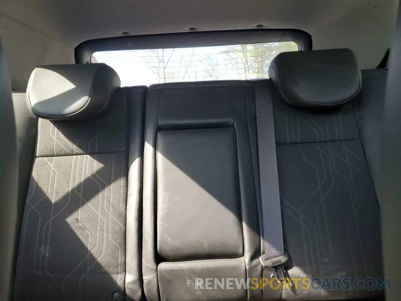 10 Photograph of a damaged car KL7CJPSB2KB748416 CHEVROLET TRAX 2019