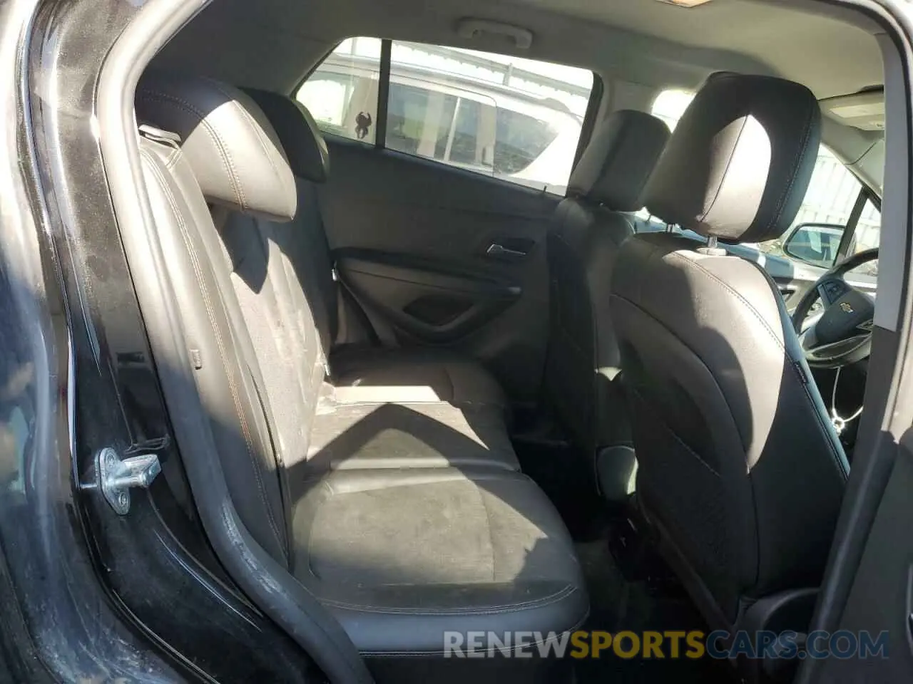 11 Photograph of a damaged car KL7CJPSB2KB748416 CHEVROLET TRAX 2019