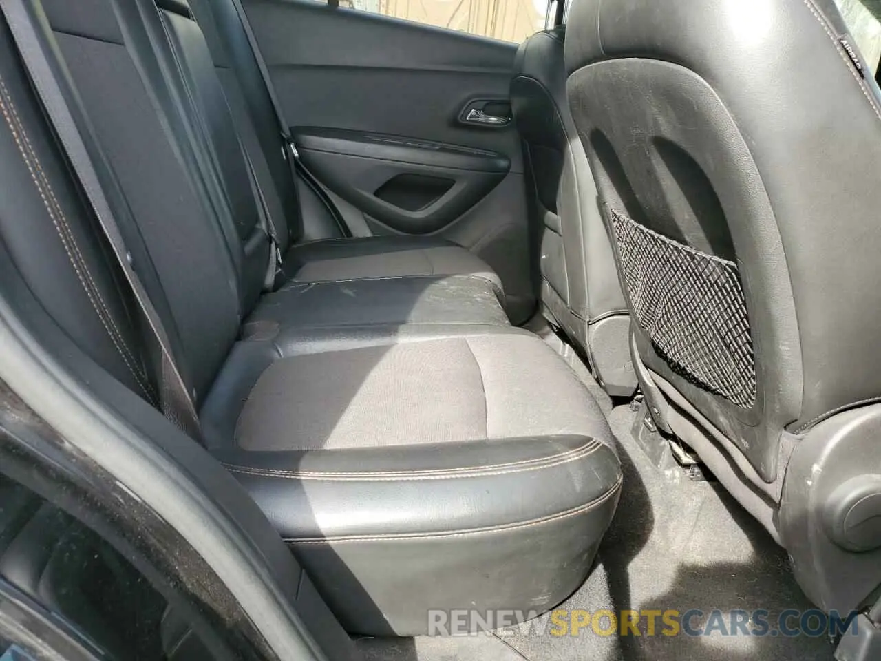 10 Photograph of a damaged car KL7CJPSB3KB743872 CHEVROLET TRAX 2019