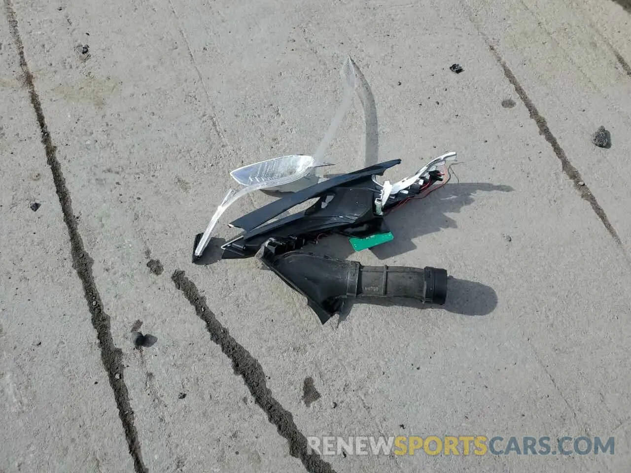 12 Photograph of a damaged car KL7CJPSB3KB743872 CHEVROLET TRAX 2019
