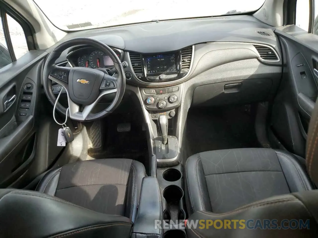 8 Photograph of a damaged car KL7CJPSB3KB743872 CHEVROLET TRAX 2019