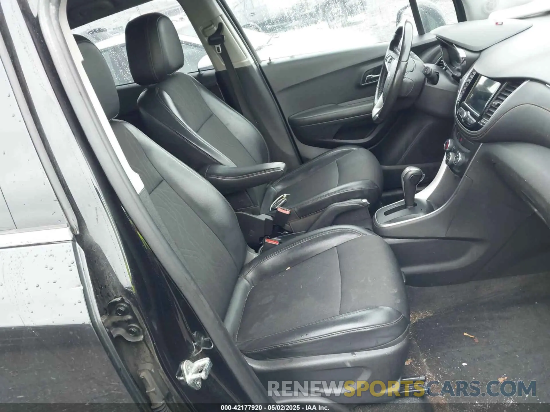 5 Photograph of a damaged car KL7CJPSB3KB897322 CHEVROLET TRAX 2019