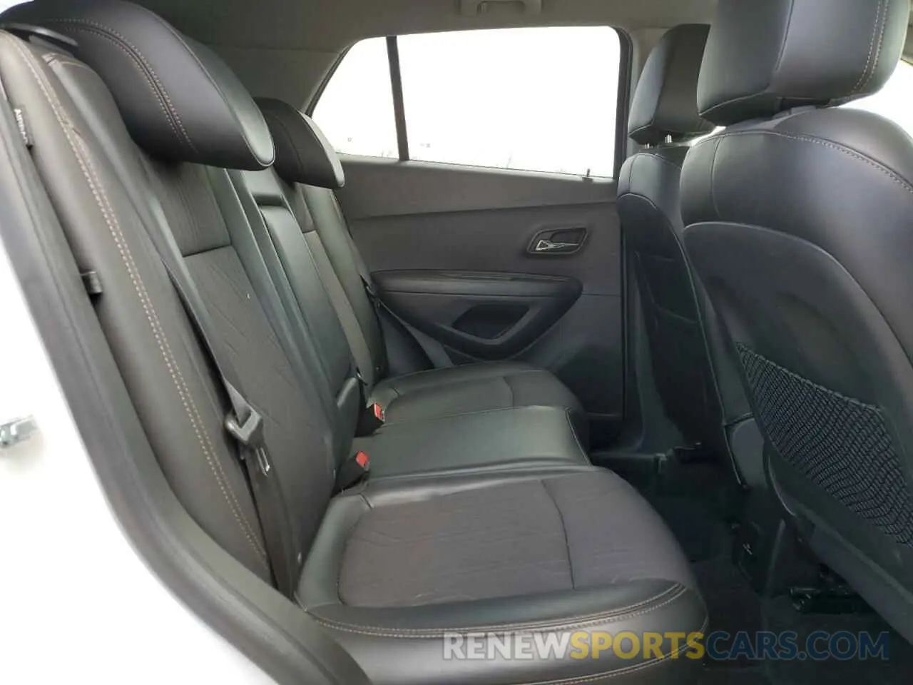 11 Photograph of a damaged car KL7CJPSB3KB923188 CHEVROLET TRAX 2019