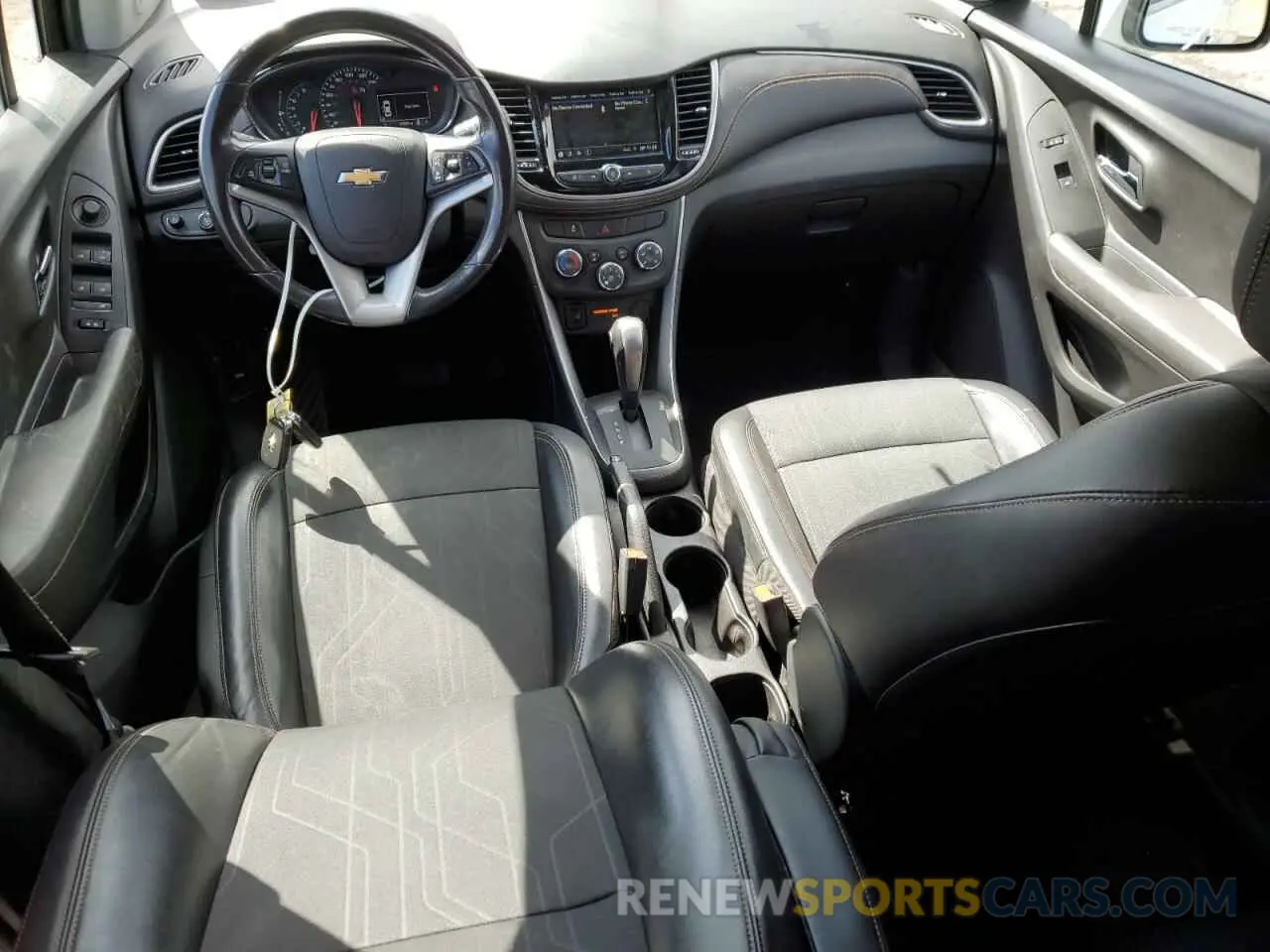 8 Photograph of a damaged car KL7CJPSB3KB923188 CHEVROLET TRAX 2019