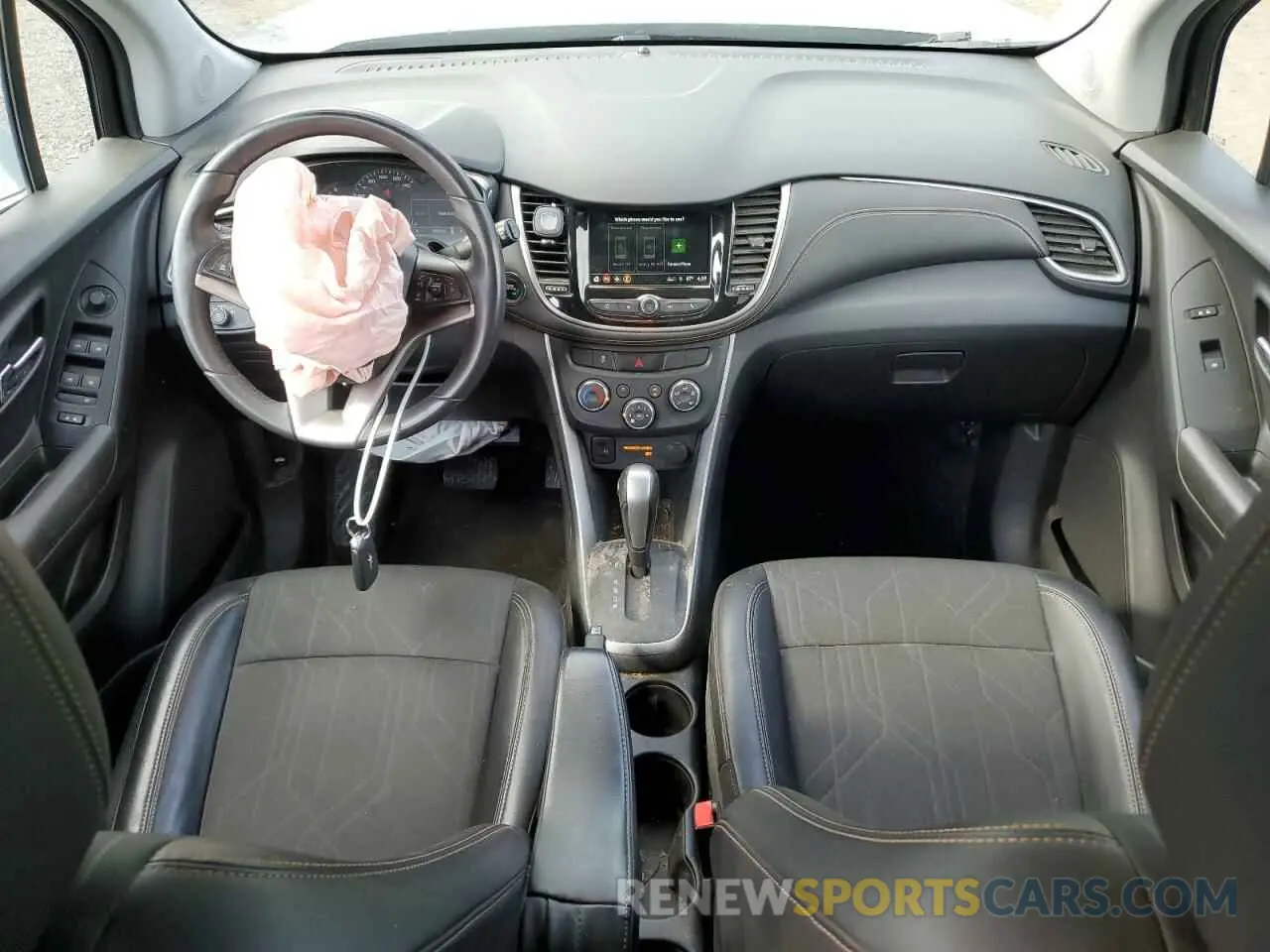 8 Photograph of a damaged car KL7CJPSB4KB736283 CHEVROLET TRAX 2019