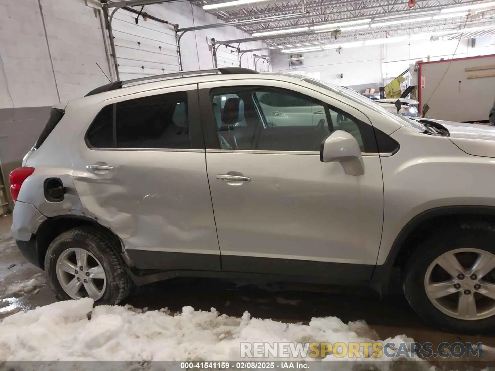 13 Photograph of a damaged car KL7CJPSB4KB830695 CHEVROLET TRAX 2019