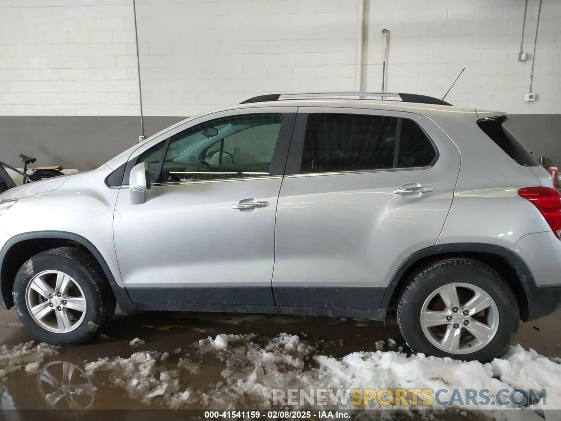 14 Photograph of a damaged car KL7CJPSB4KB830695 CHEVROLET TRAX 2019
