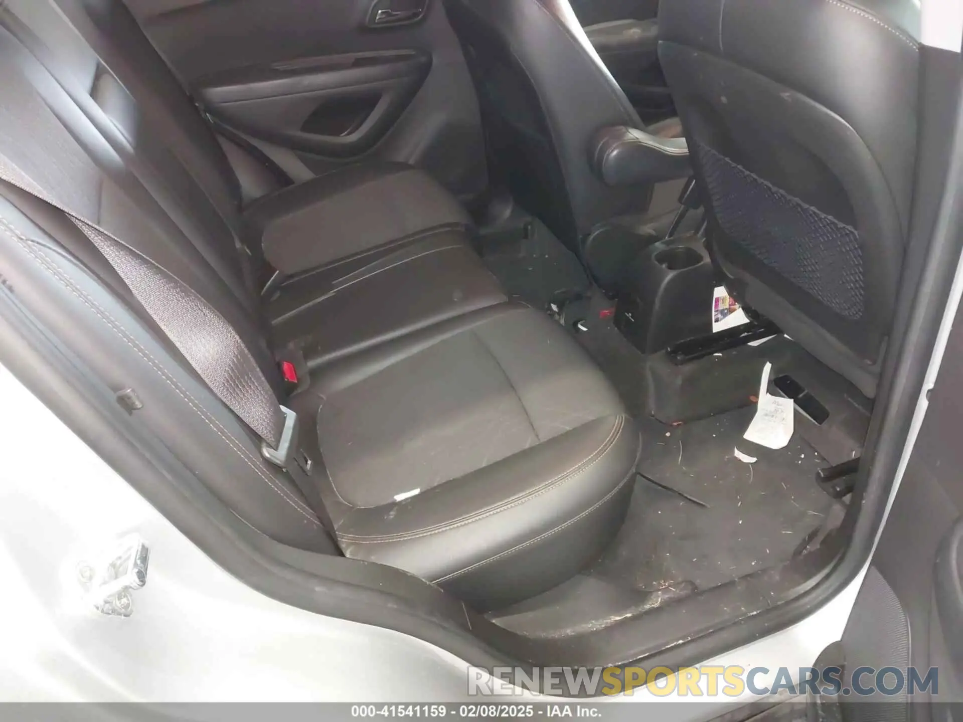 8 Photograph of a damaged car KL7CJPSB4KB830695 CHEVROLET TRAX 2019