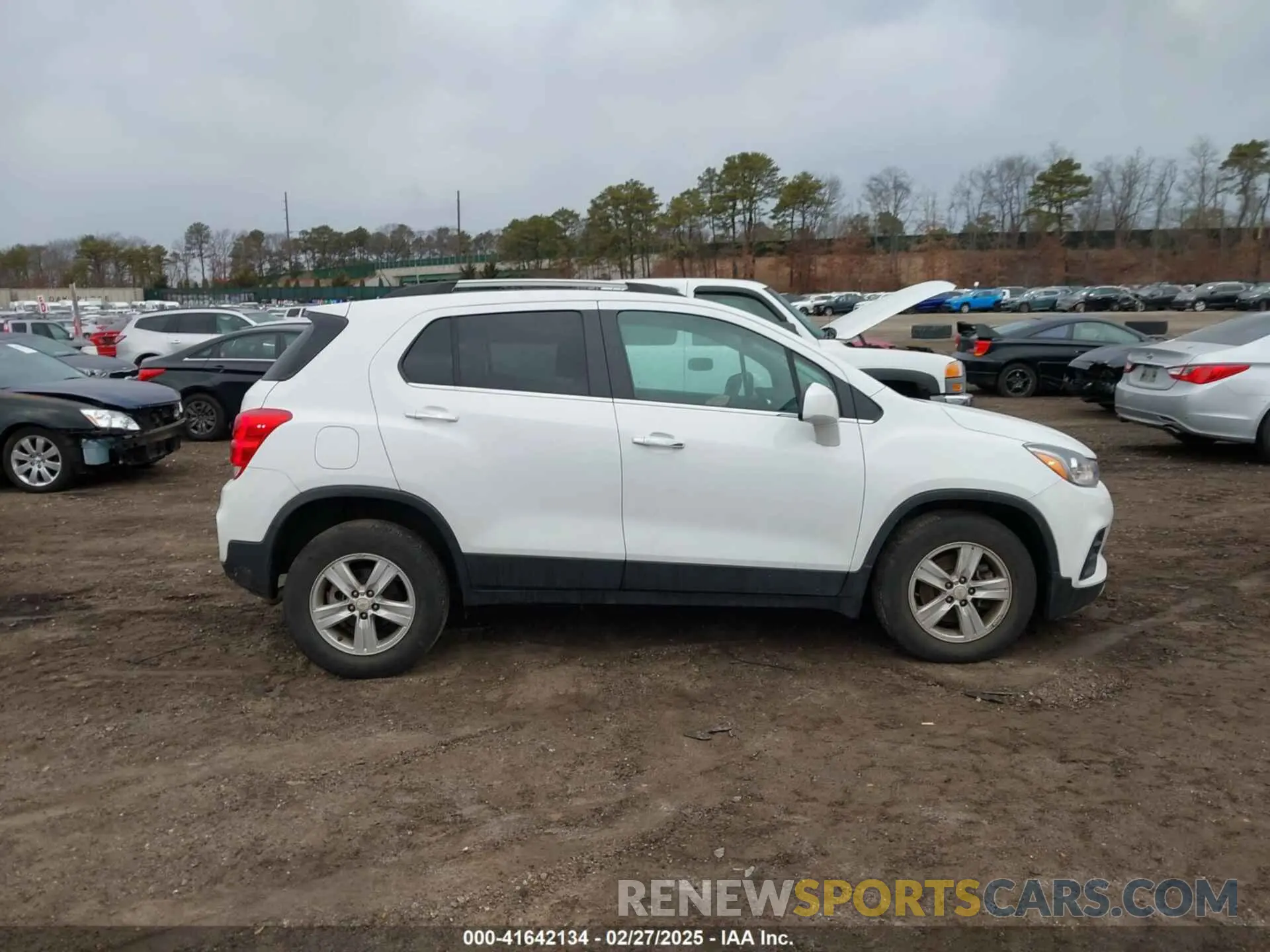 14 Photograph of a damaged car KL7CJPSB4KB940338 CHEVROLET TRAX 2019