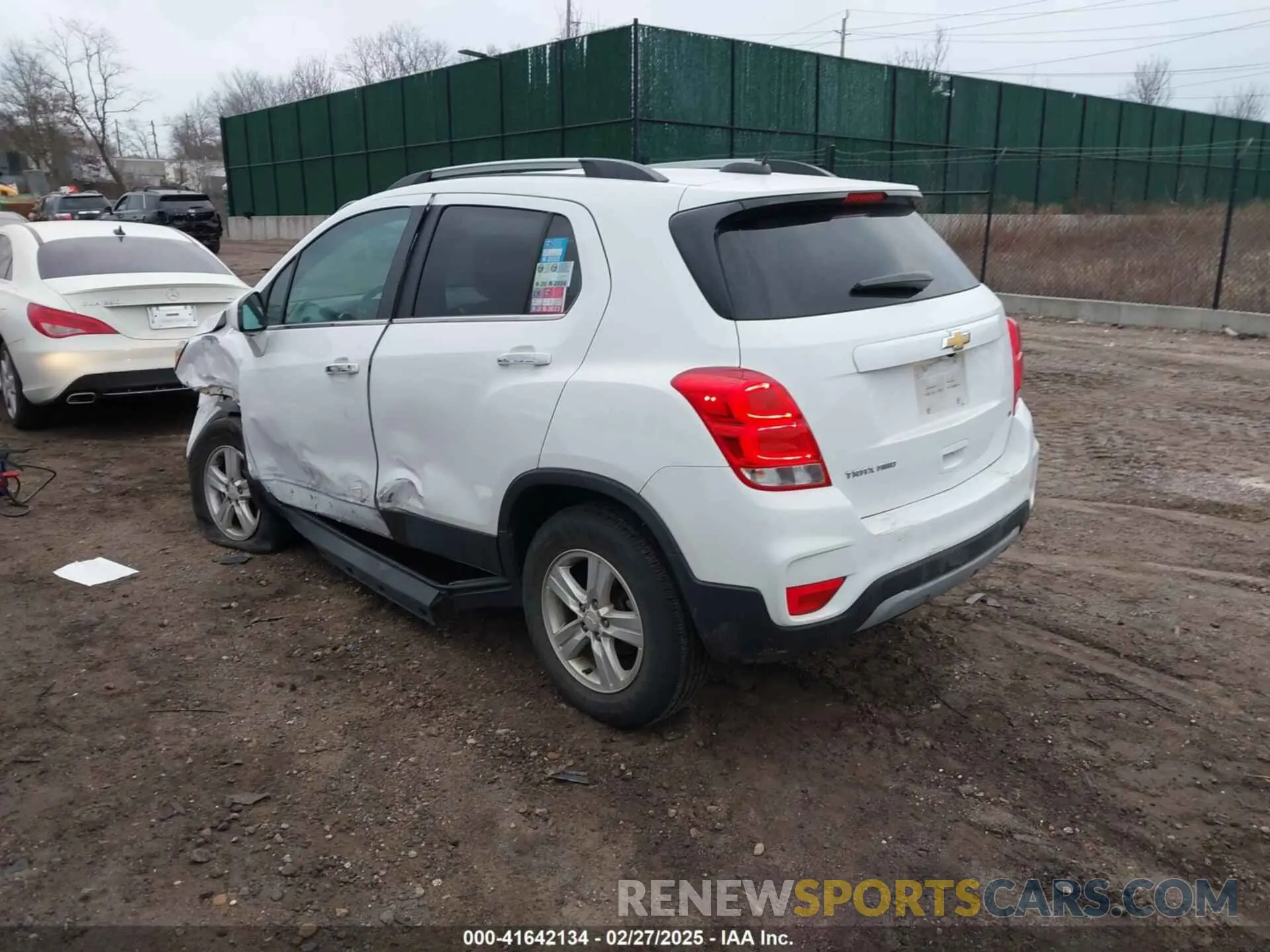 3 Photograph of a damaged car KL7CJPSB4KB940338 CHEVROLET TRAX 2019