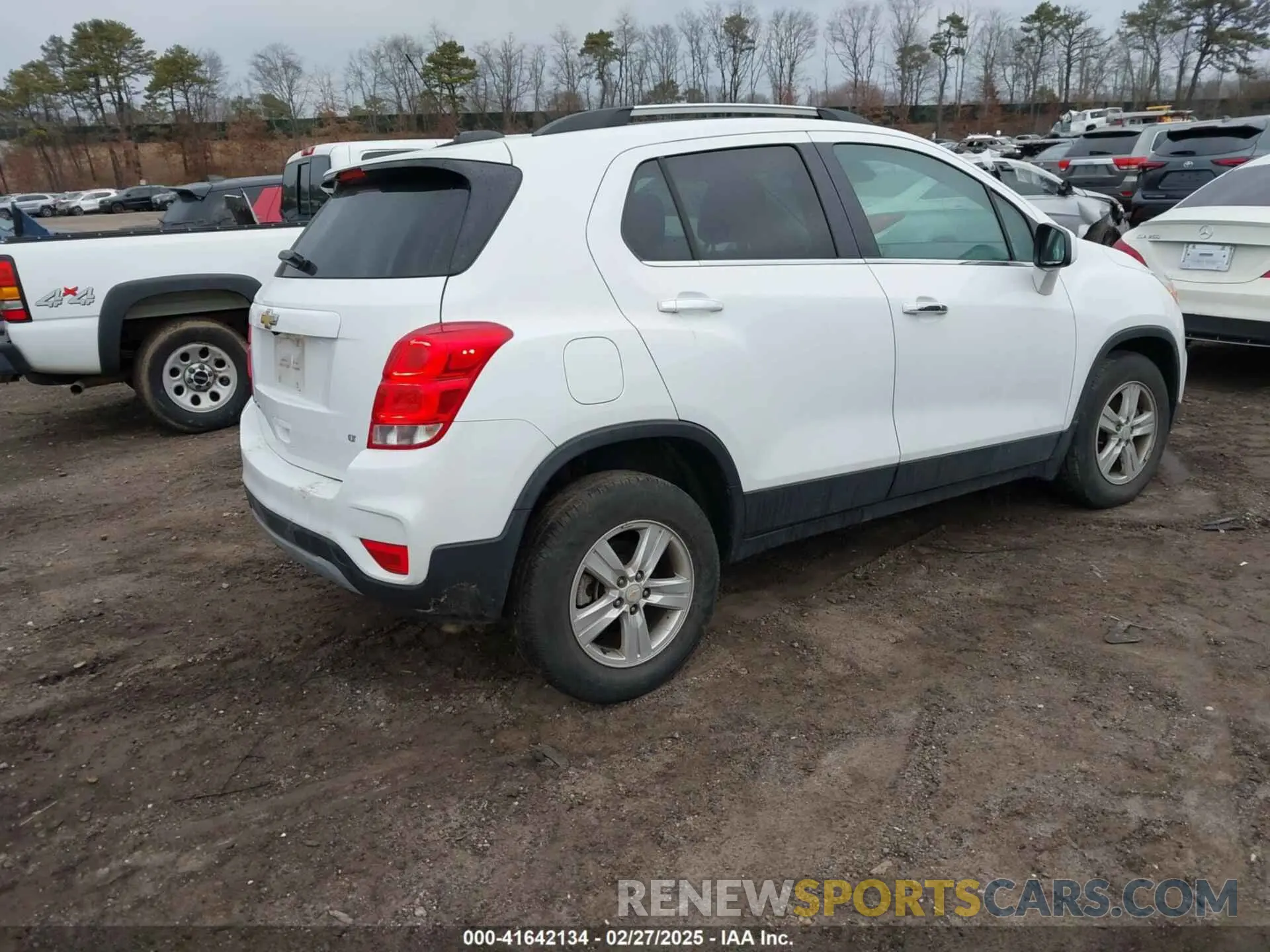 4 Photograph of a damaged car KL7CJPSB4KB940338 CHEVROLET TRAX 2019