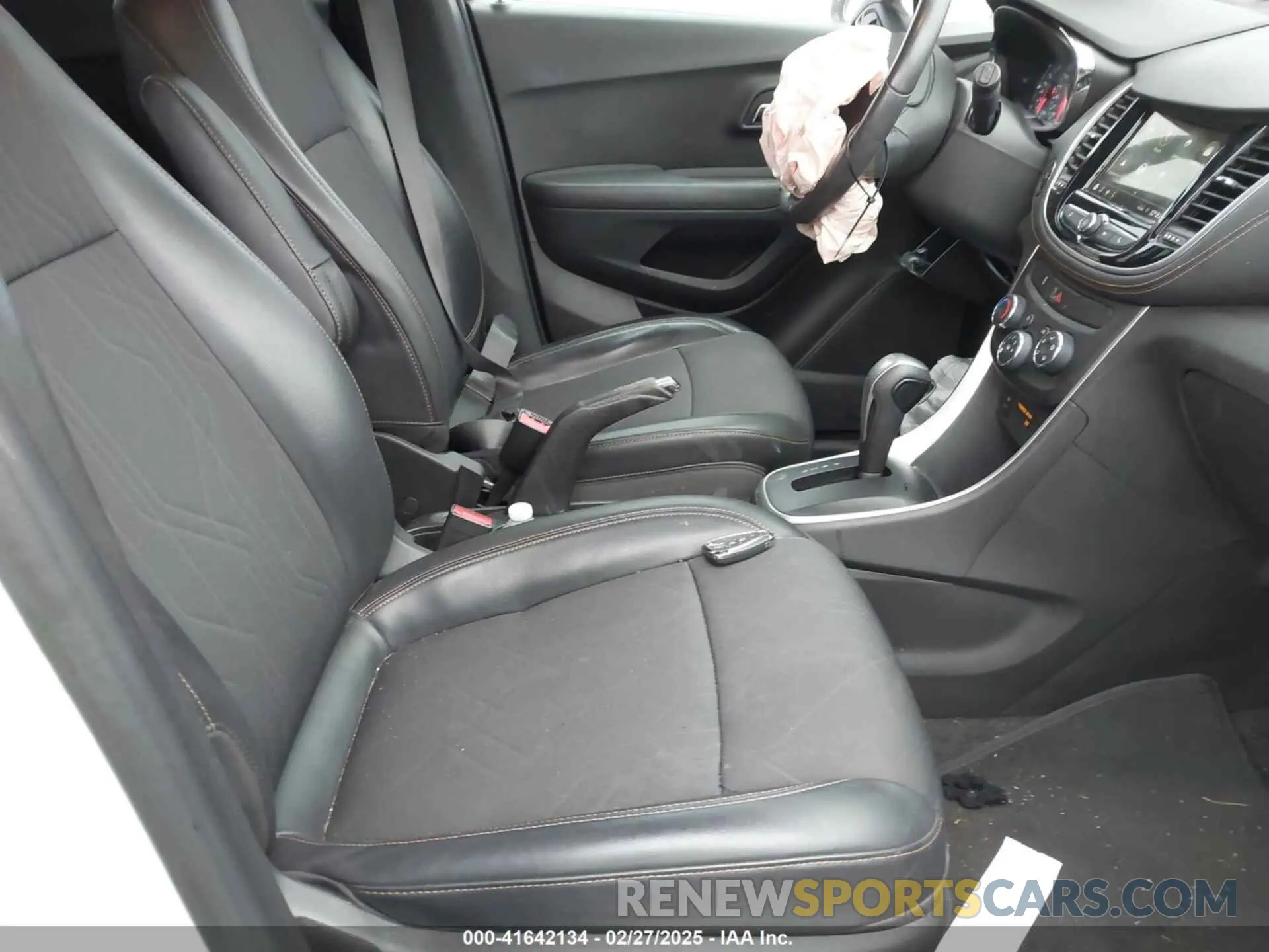 5 Photograph of a damaged car KL7CJPSB4KB940338 CHEVROLET TRAX 2019