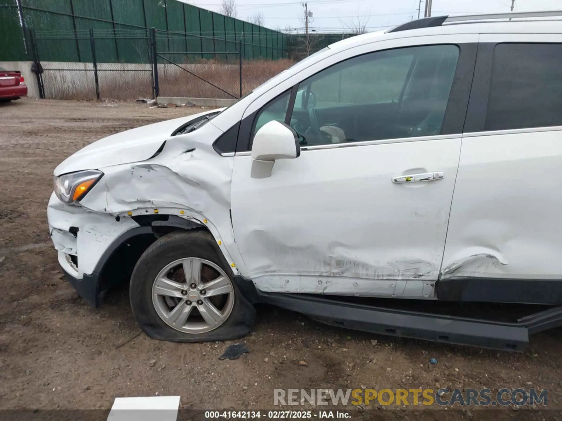 6 Photograph of a damaged car KL7CJPSB4KB940338 CHEVROLET TRAX 2019