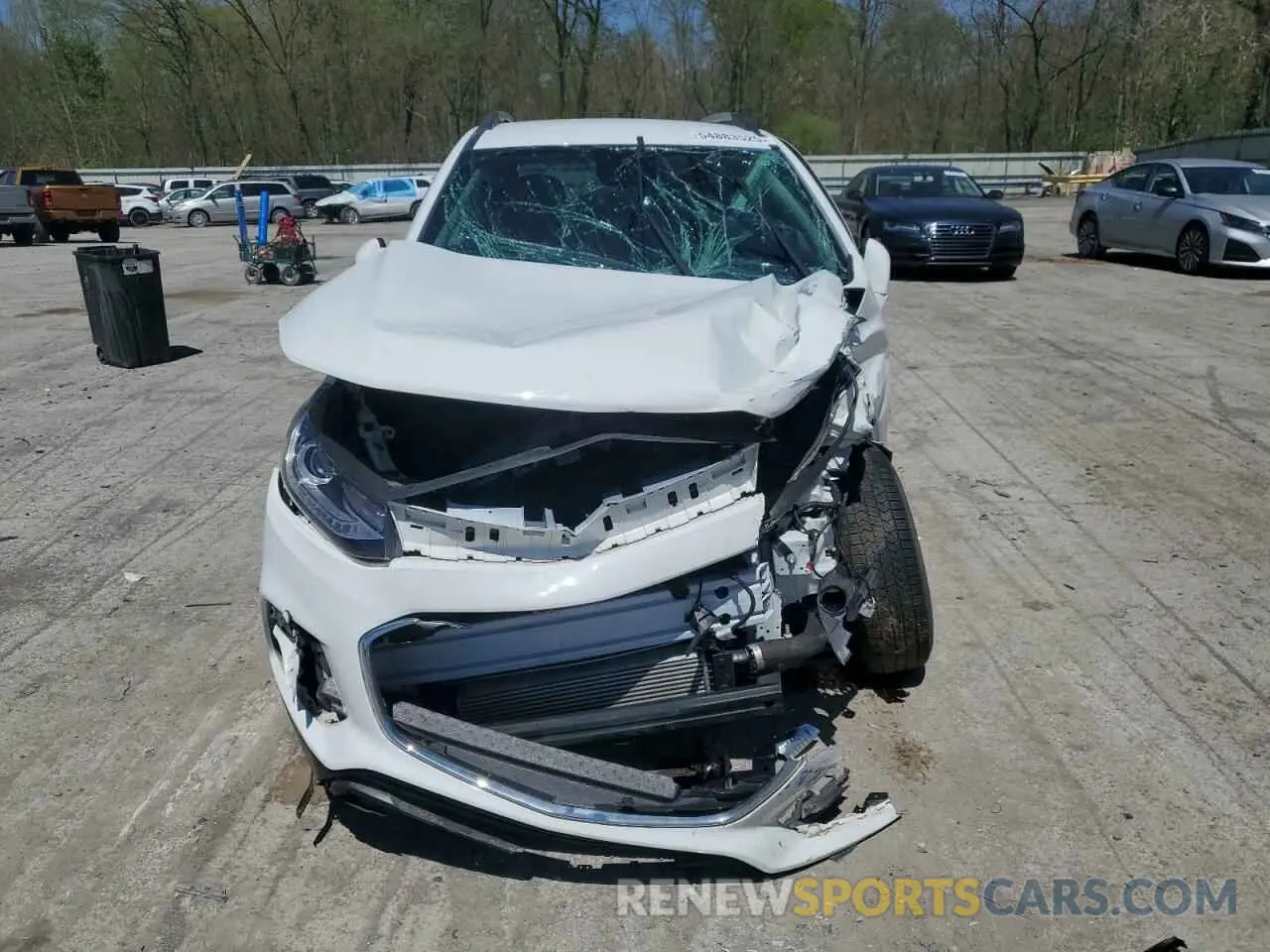 5 Photograph of a damaged car KL7CJPSB4KB948729 CHEVROLET TRAX 2019
