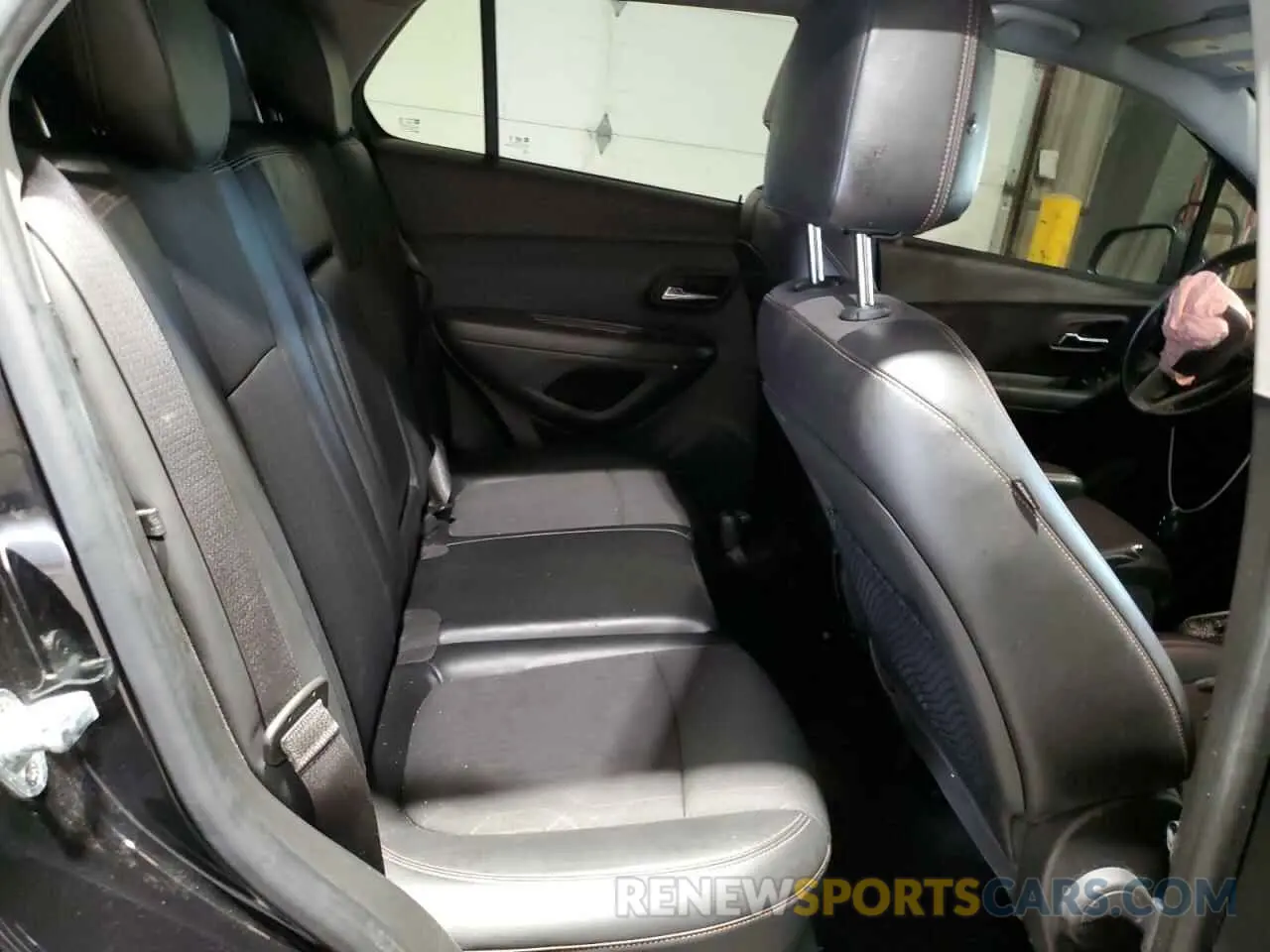 11 Photograph of a damaged car KL7CJPSB5KB924133 CHEVROLET TRAX 2019