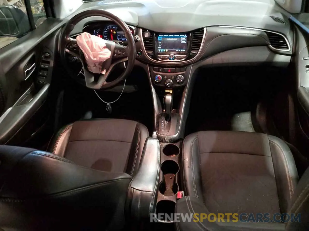 8 Photograph of a damaged car KL7CJPSB5KB924133 CHEVROLET TRAX 2019