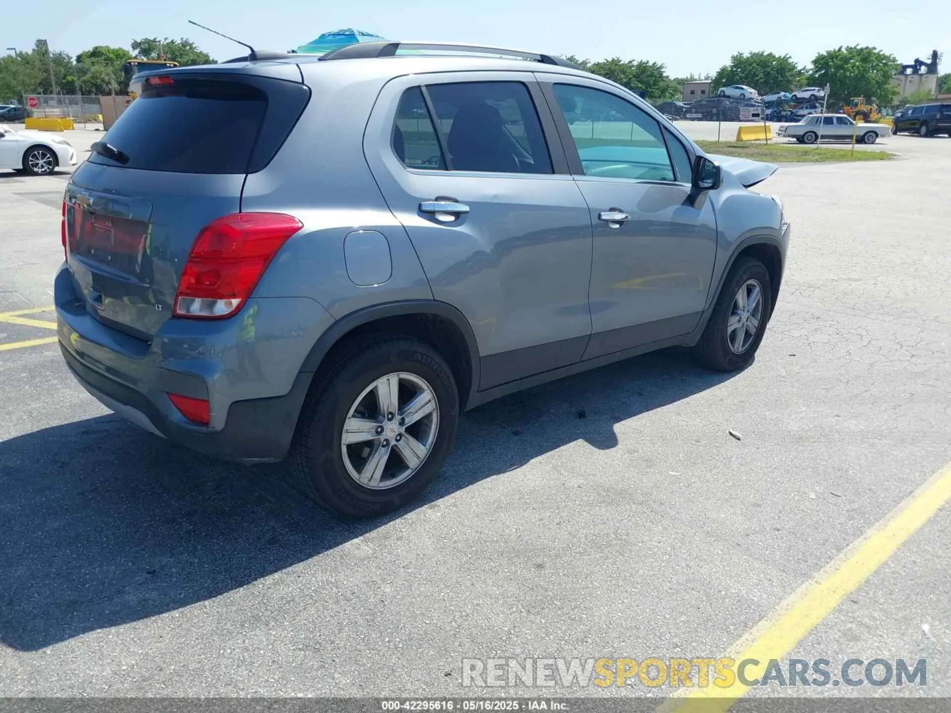 4 Photograph of a damaged car KL7CJPSB6KB879252 CHEVROLET TRAX 2019