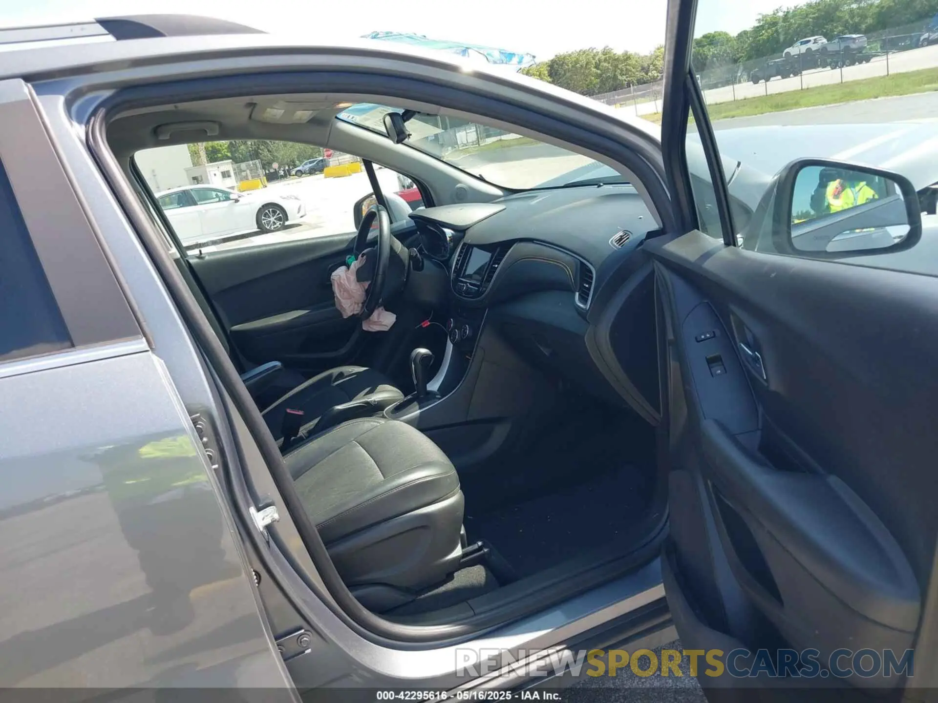 5 Photograph of a damaged car KL7CJPSB6KB879252 CHEVROLET TRAX 2019