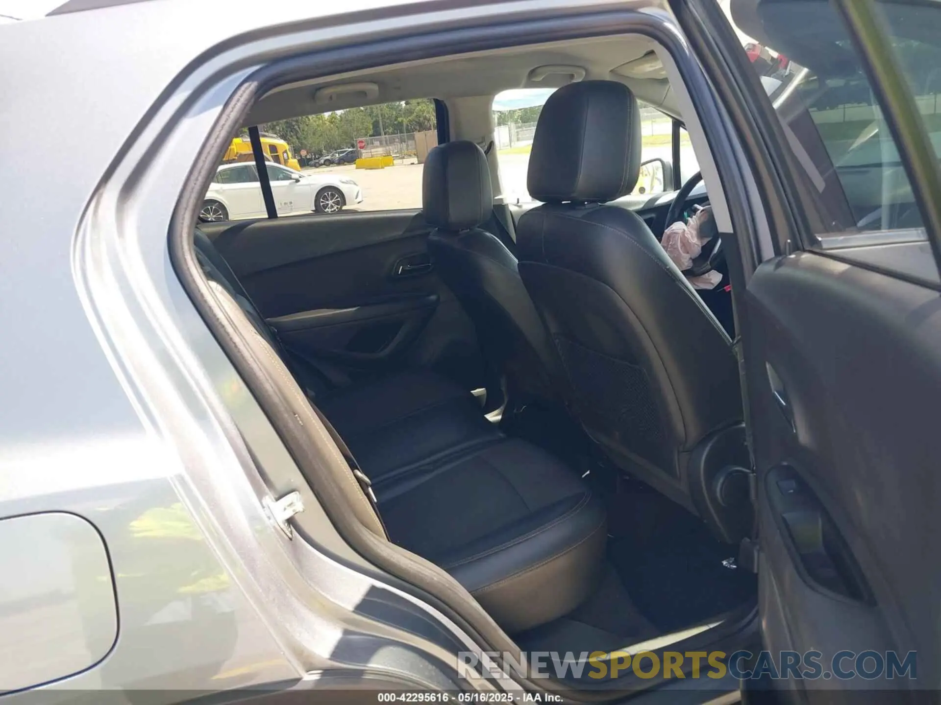 8 Photograph of a damaged car KL7CJPSB6KB879252 CHEVROLET TRAX 2019