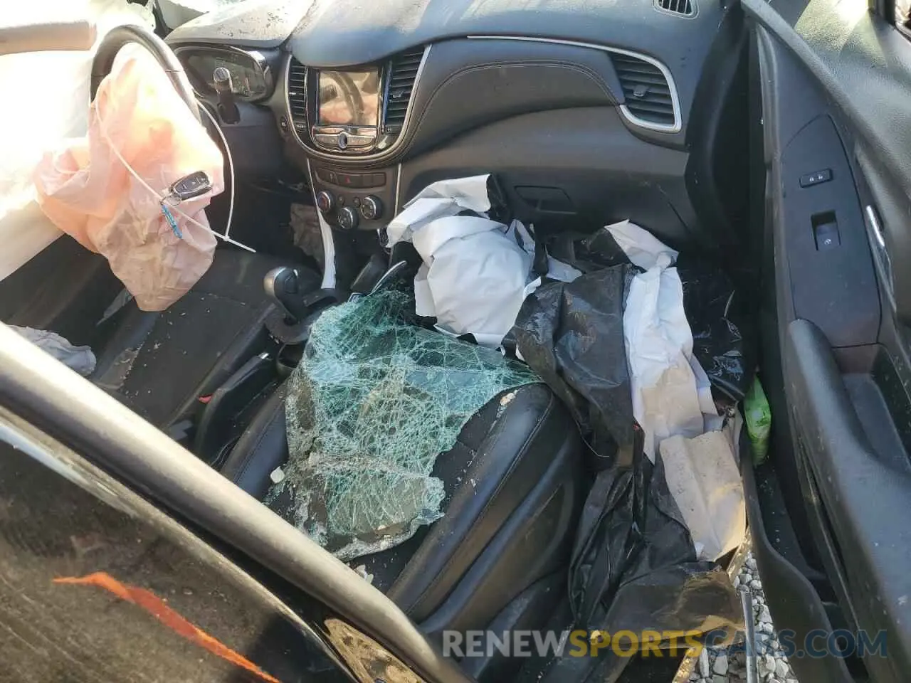 8 Photograph of a damaged car KL7CJPSB7KB719316 CHEVROLET TRAX 2019
