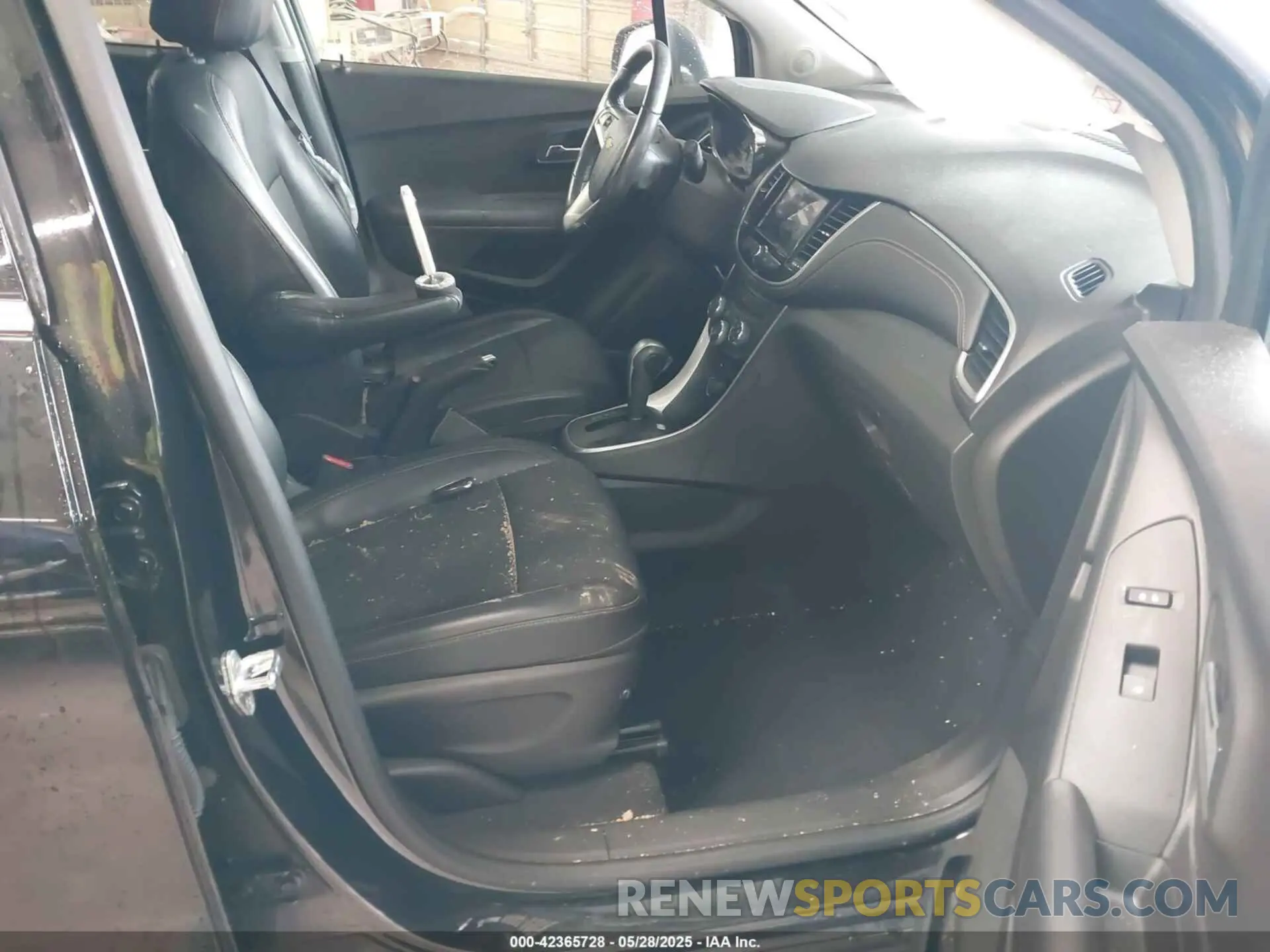 5 Photograph of a damaged car KL7CJPSB7KB926482 CHEVROLET TRAX 2019