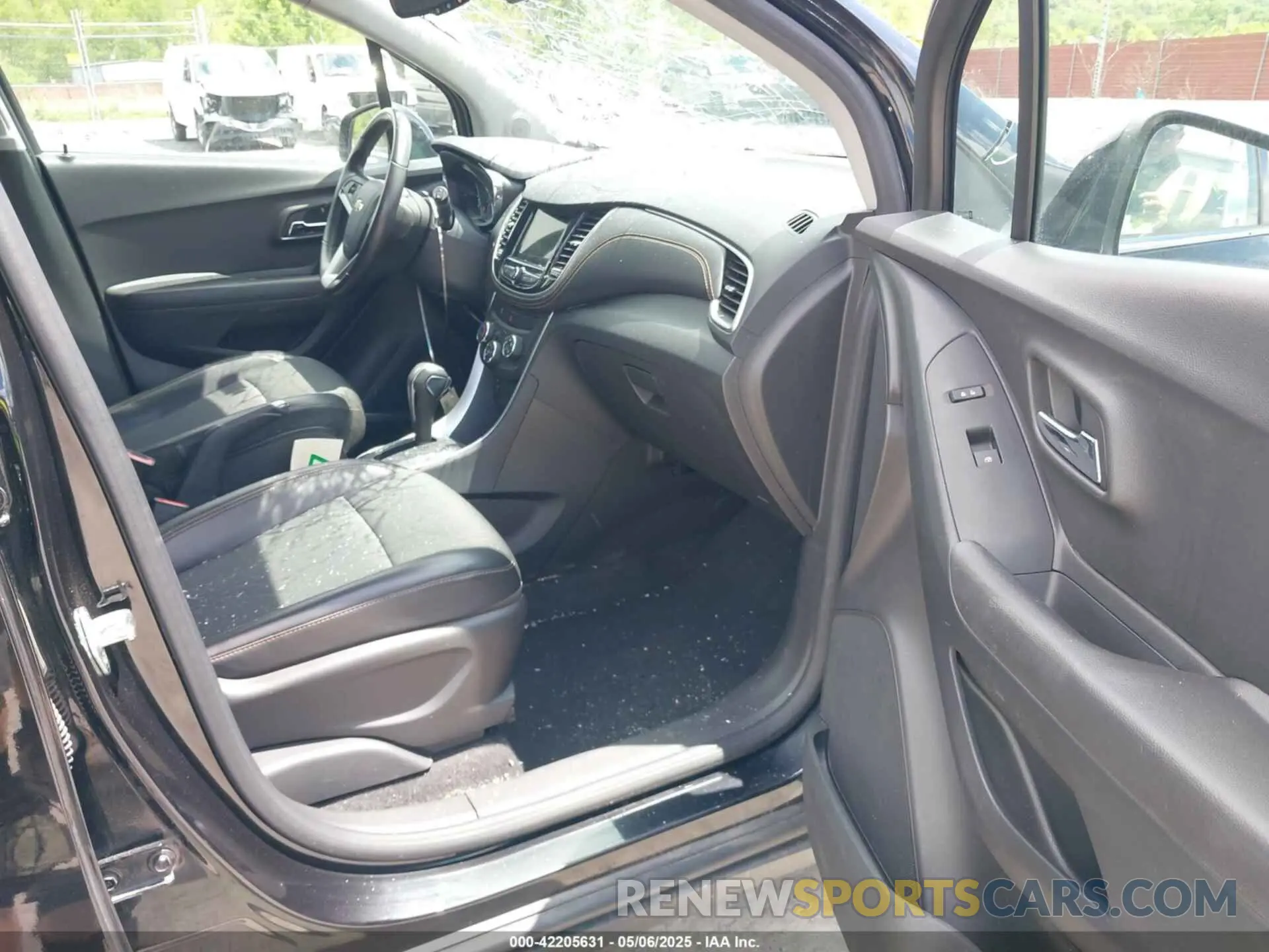 5 Photograph of a damaged car KL7CJPSB8KB901218 CHEVROLET TRAX 2019
