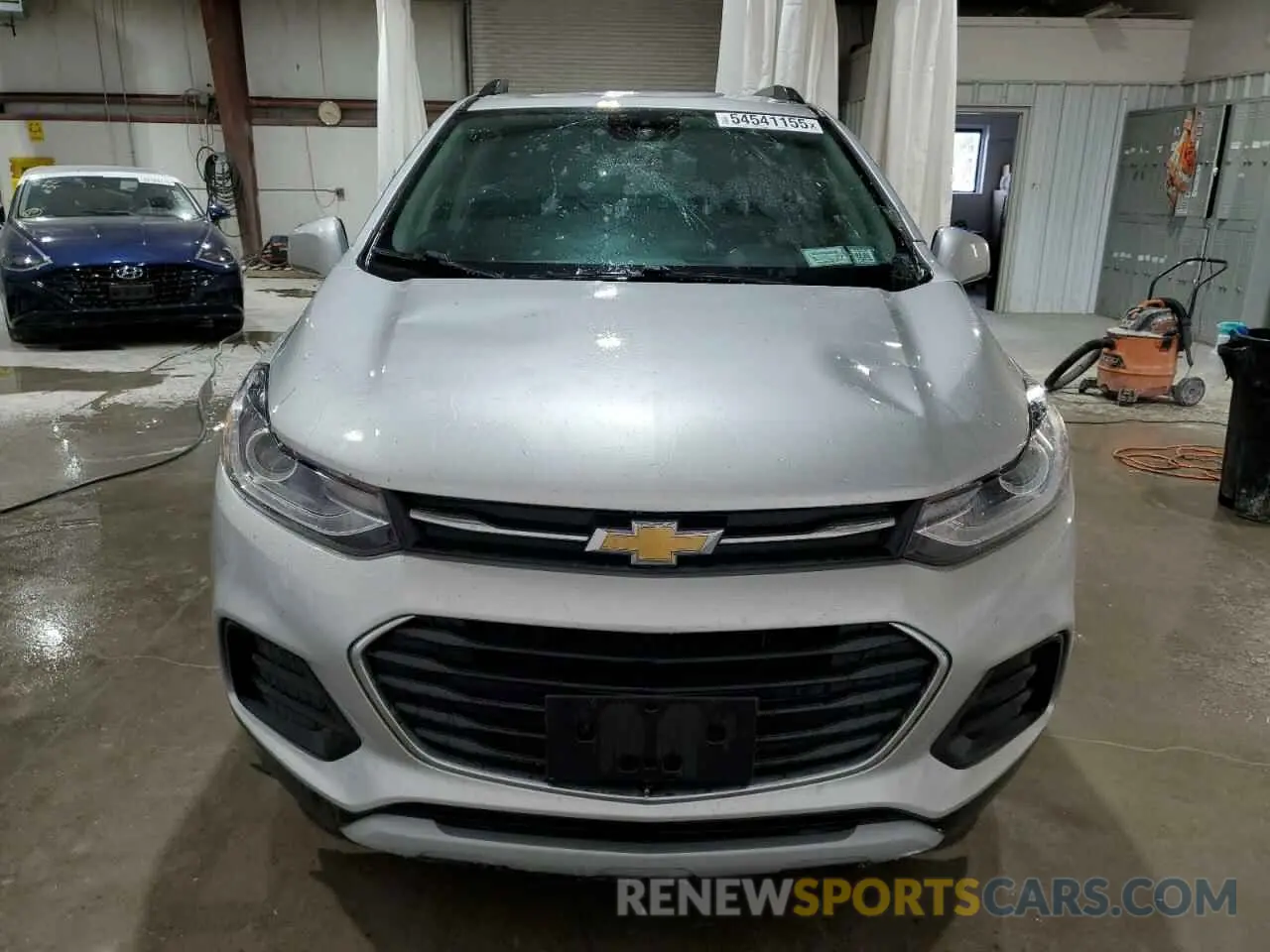 5 Photograph of a damaged car KL7CJPSB8KB932596 CHEVROLET TRAX 2019