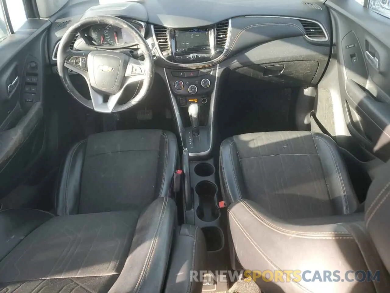8 Photograph of a damaged car KL7CJPSB9KB760093 CHEVROLET TRAX 2019