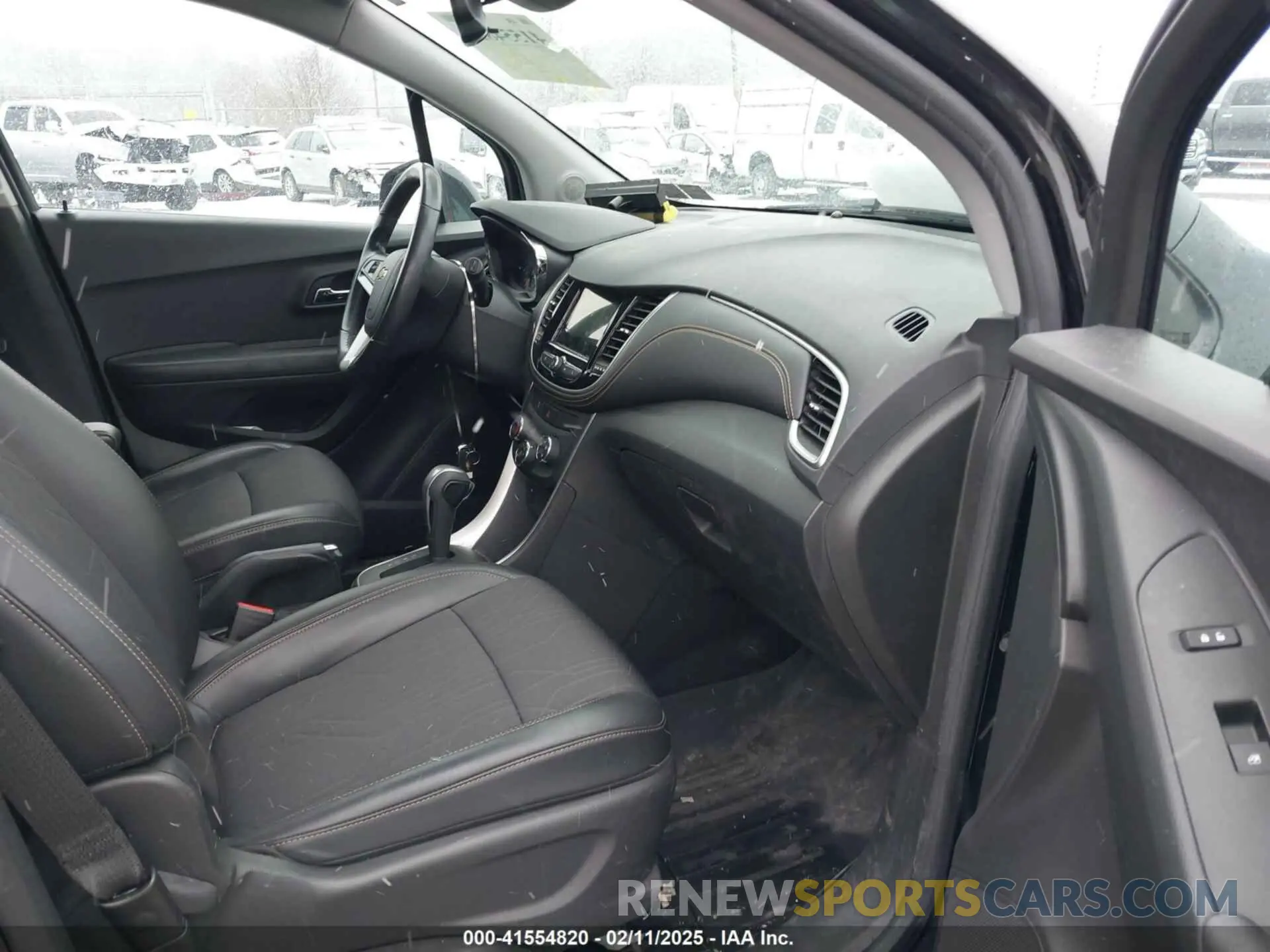 5 Photograph of a damaged car KL7CJPSB9KB788413 CHEVROLET TRAX 2019