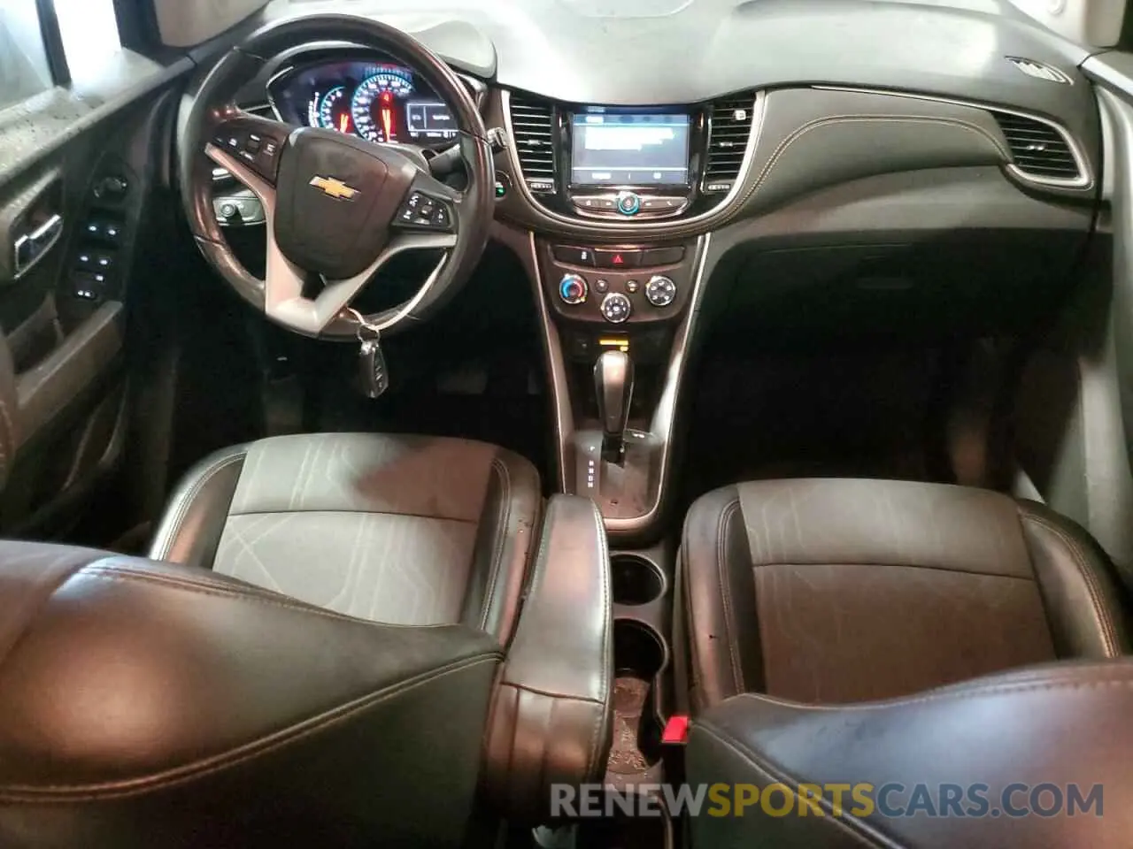 8 Photograph of a damaged car KL7CJPSB9KB810197 CHEVROLET TRAX 2019