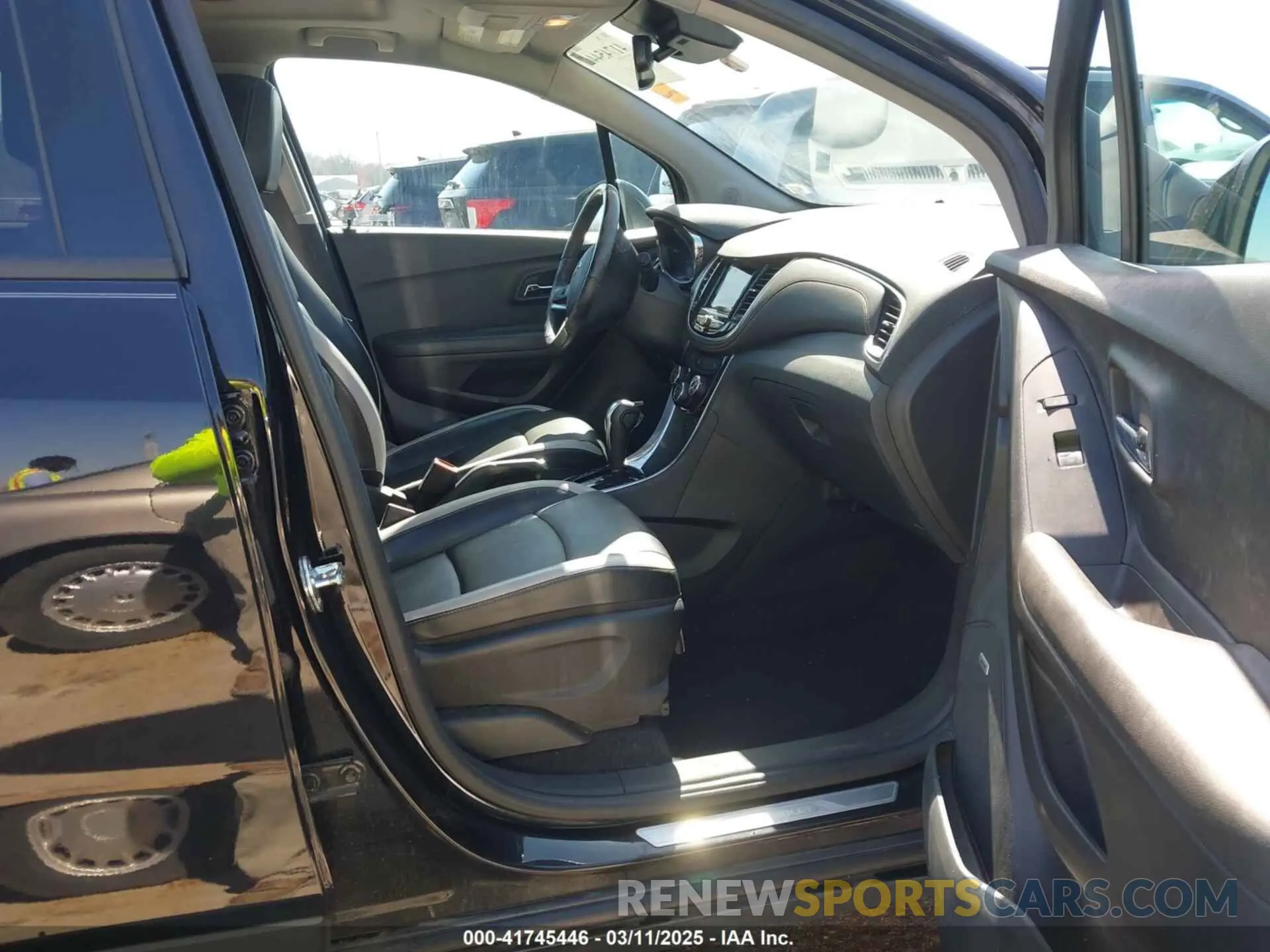5 Photograph of a damaged car KL7CJRSB7KB854727 CHEVROLET TRAX 2019