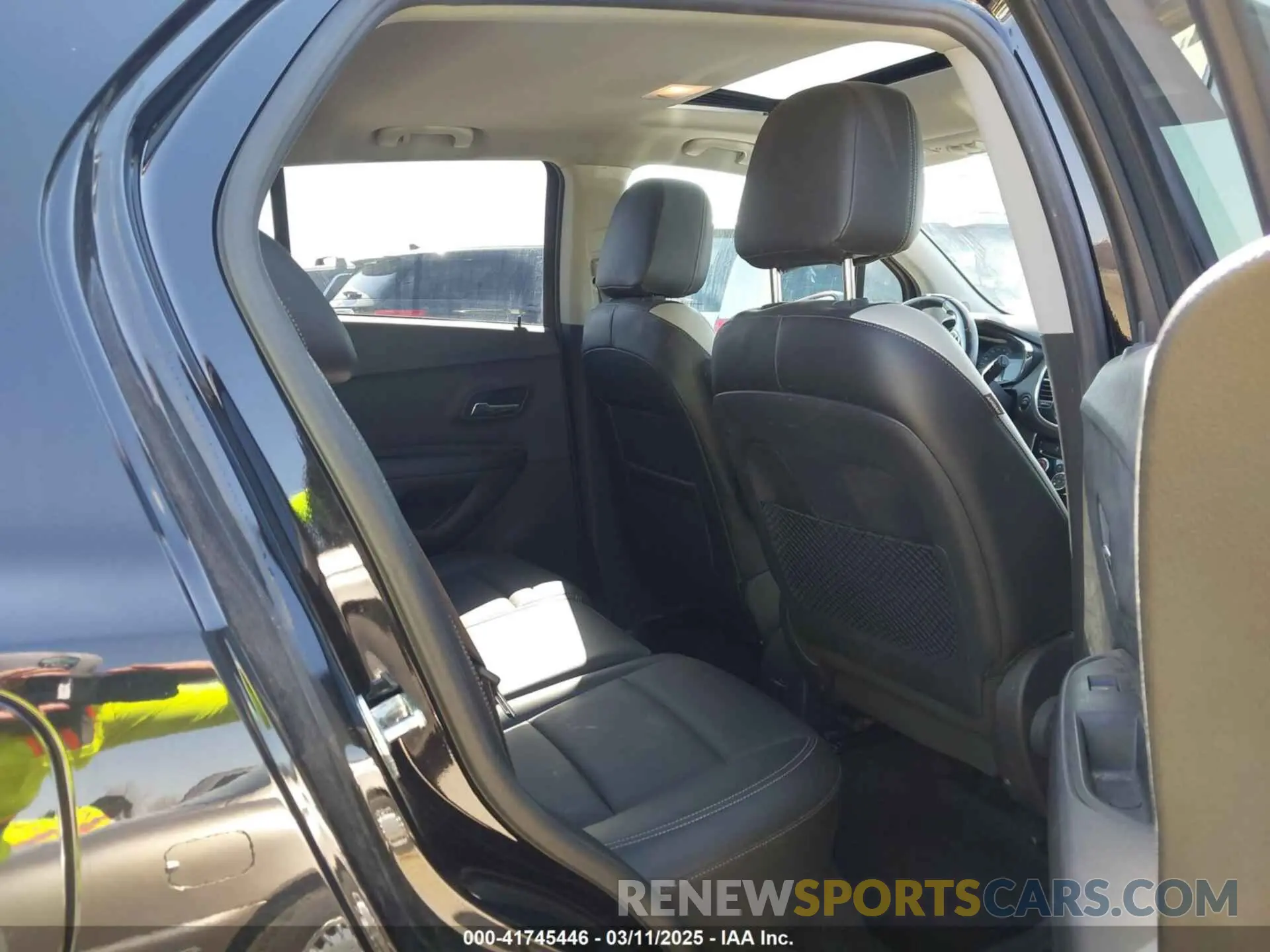 8 Photograph of a damaged car KL7CJRSB7KB854727 CHEVROLET TRAX 2019
