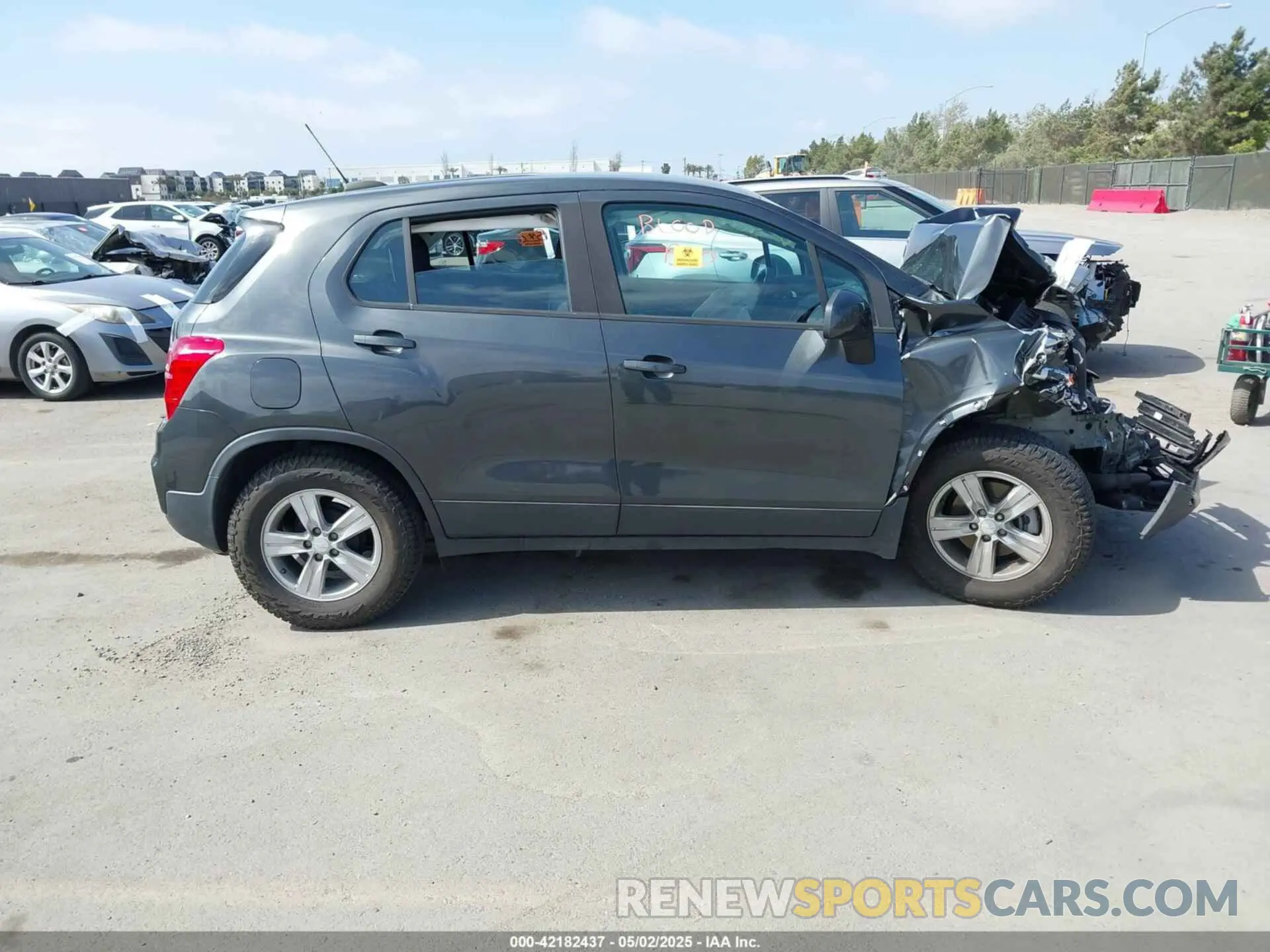13 Photograph of a damaged car 3GNCJKSB0LL247795 CHEVROLET TRAX 2020