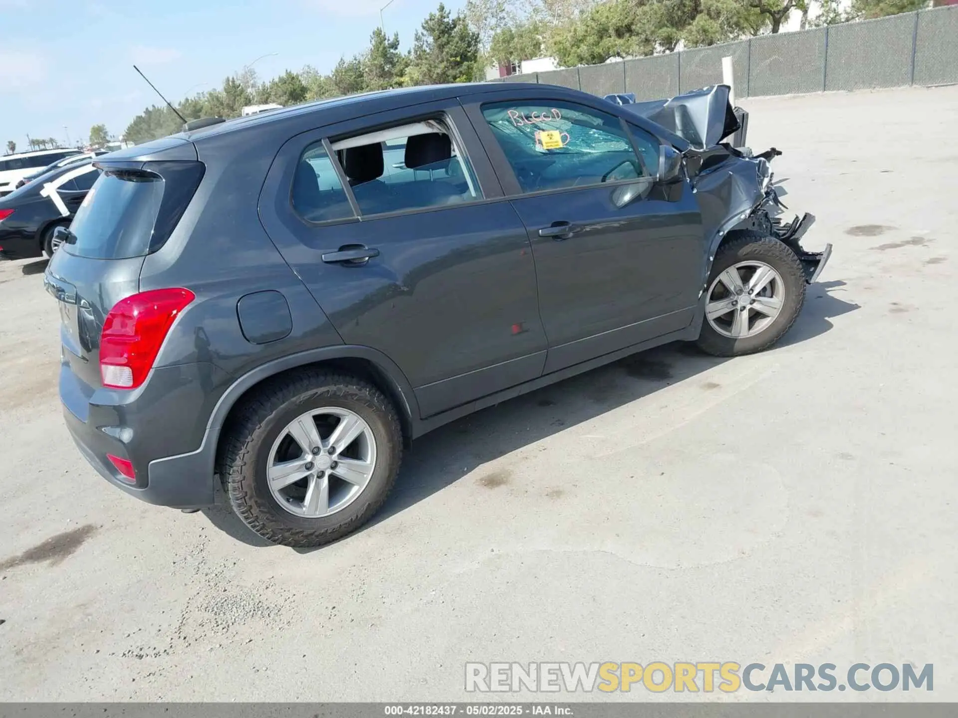 4 Photograph of a damaged car 3GNCJKSB0LL247795 CHEVROLET TRAX 2020