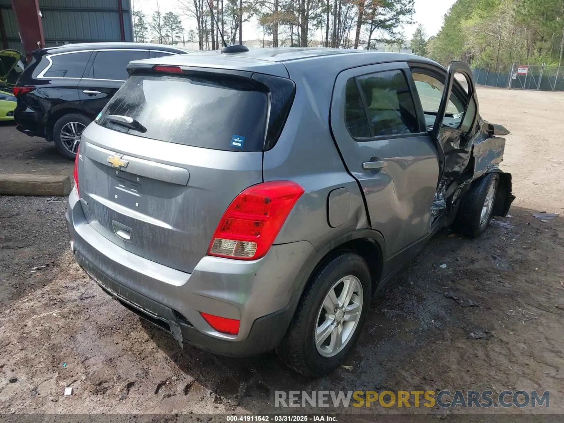 4 Photograph of a damaged car 3GNCJKSB0LL272356 CHEVROLET TRAX 2020