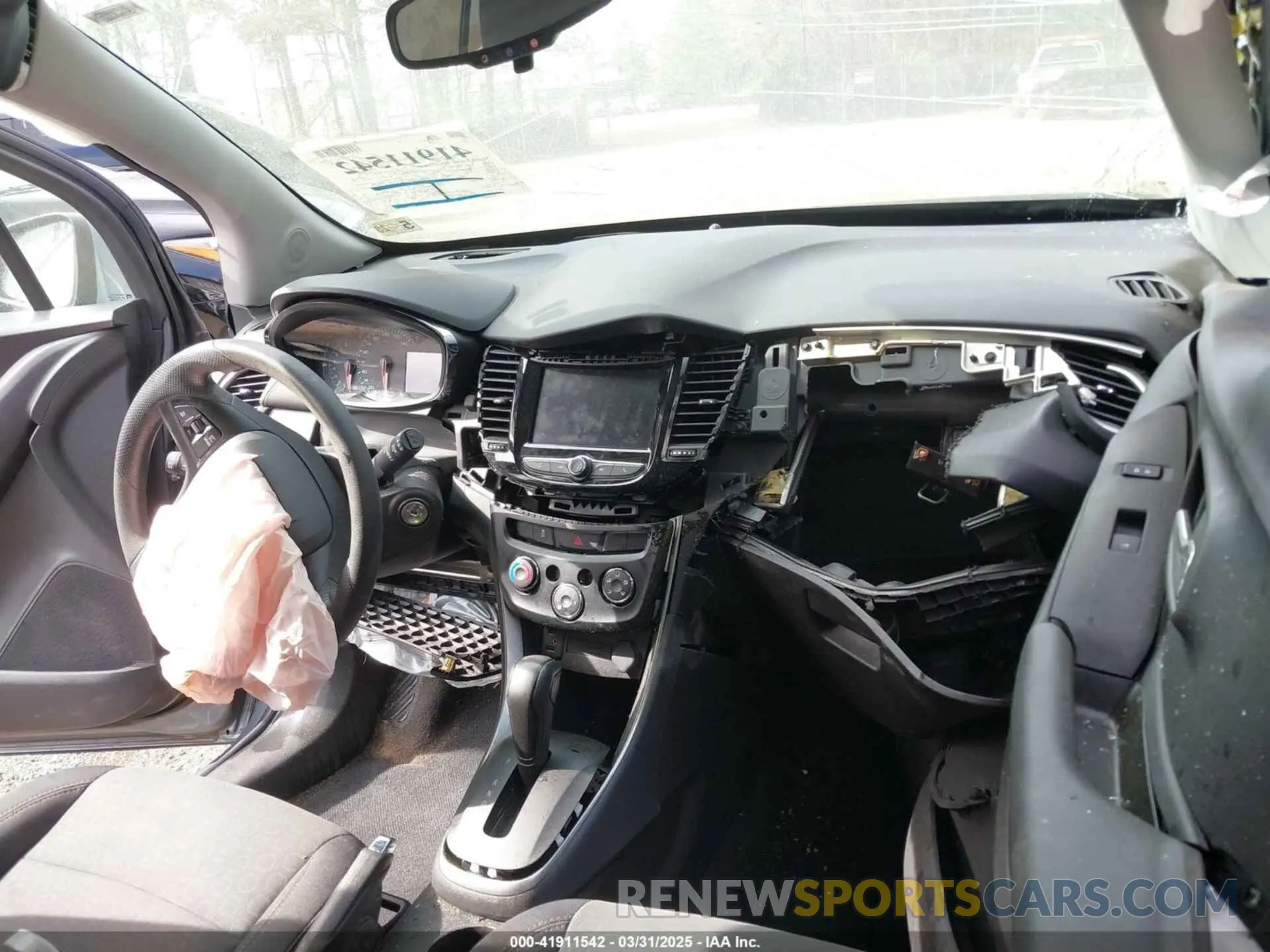 5 Photograph of a damaged car 3GNCJKSB0LL272356 CHEVROLET TRAX 2020