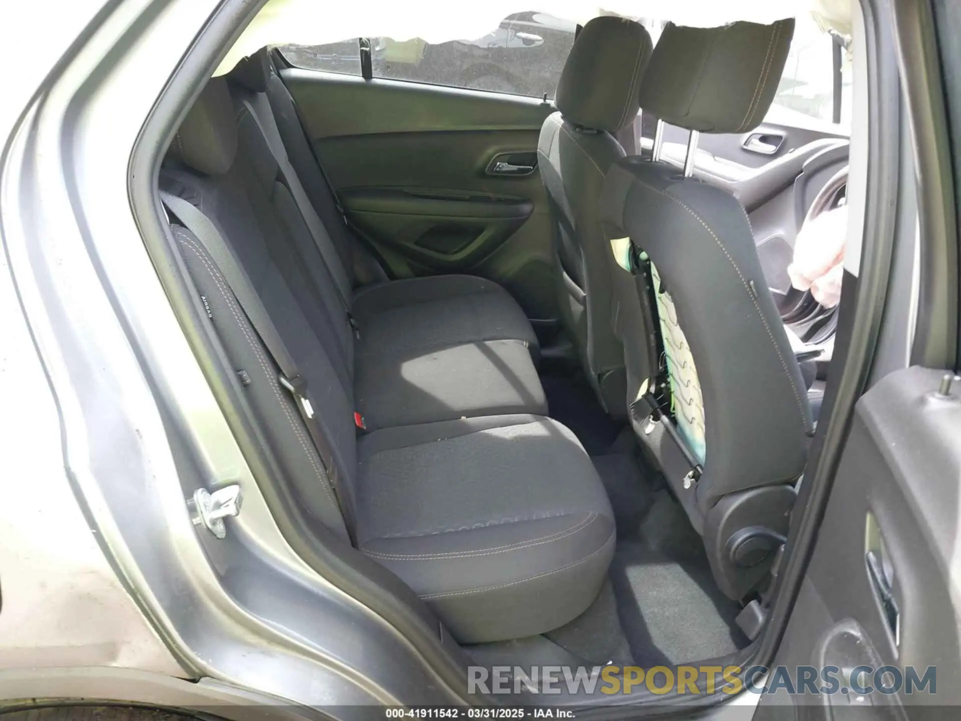 8 Photograph of a damaged car 3GNCJKSB0LL272356 CHEVROLET TRAX 2020
