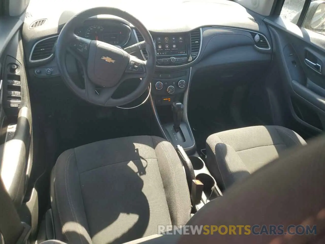 8 Photograph of a damaged car 3GNCJKSB0LL272616 CHEVROLET TRAX 2020
